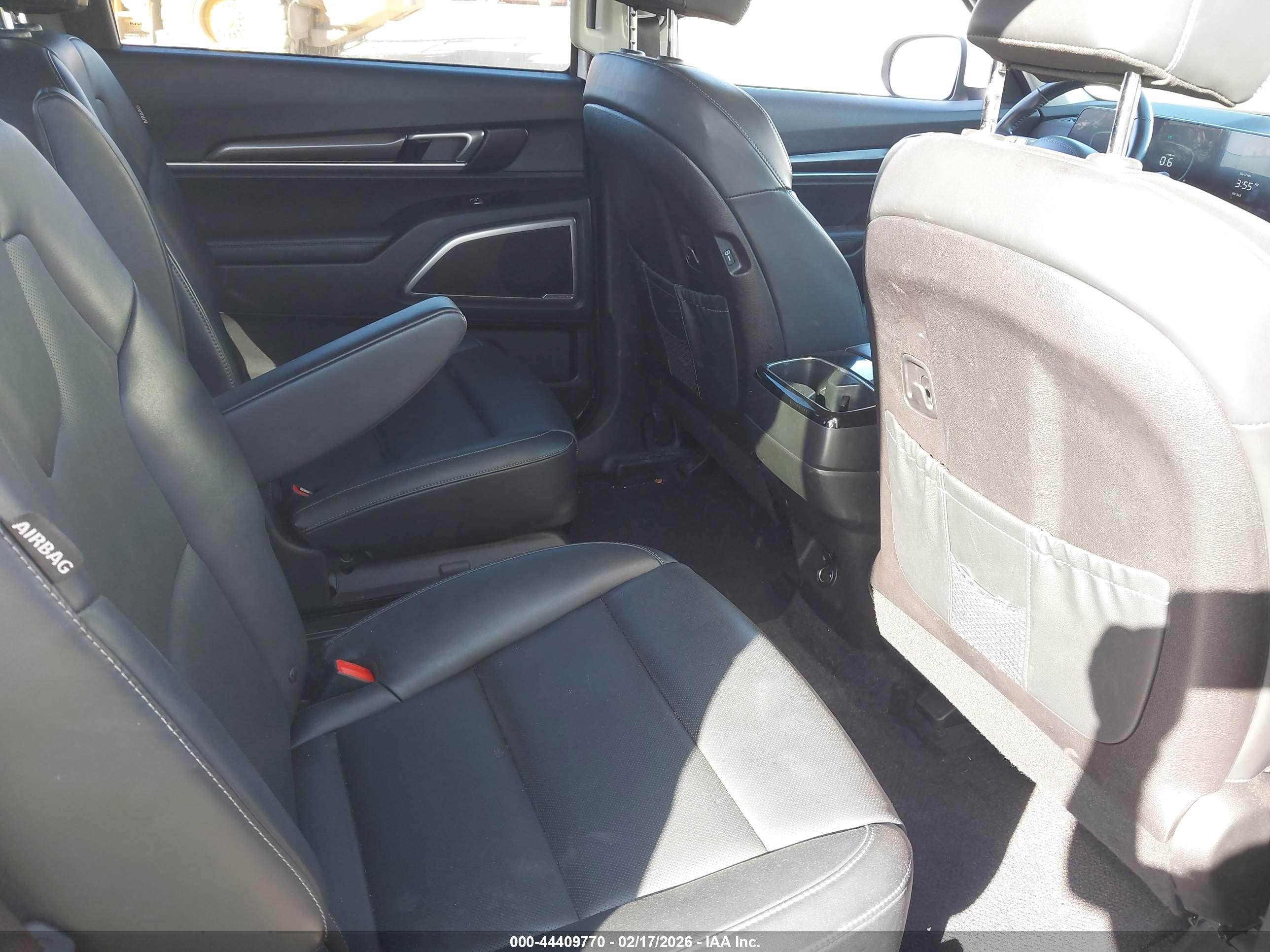 KIA TELLURIDE image 8