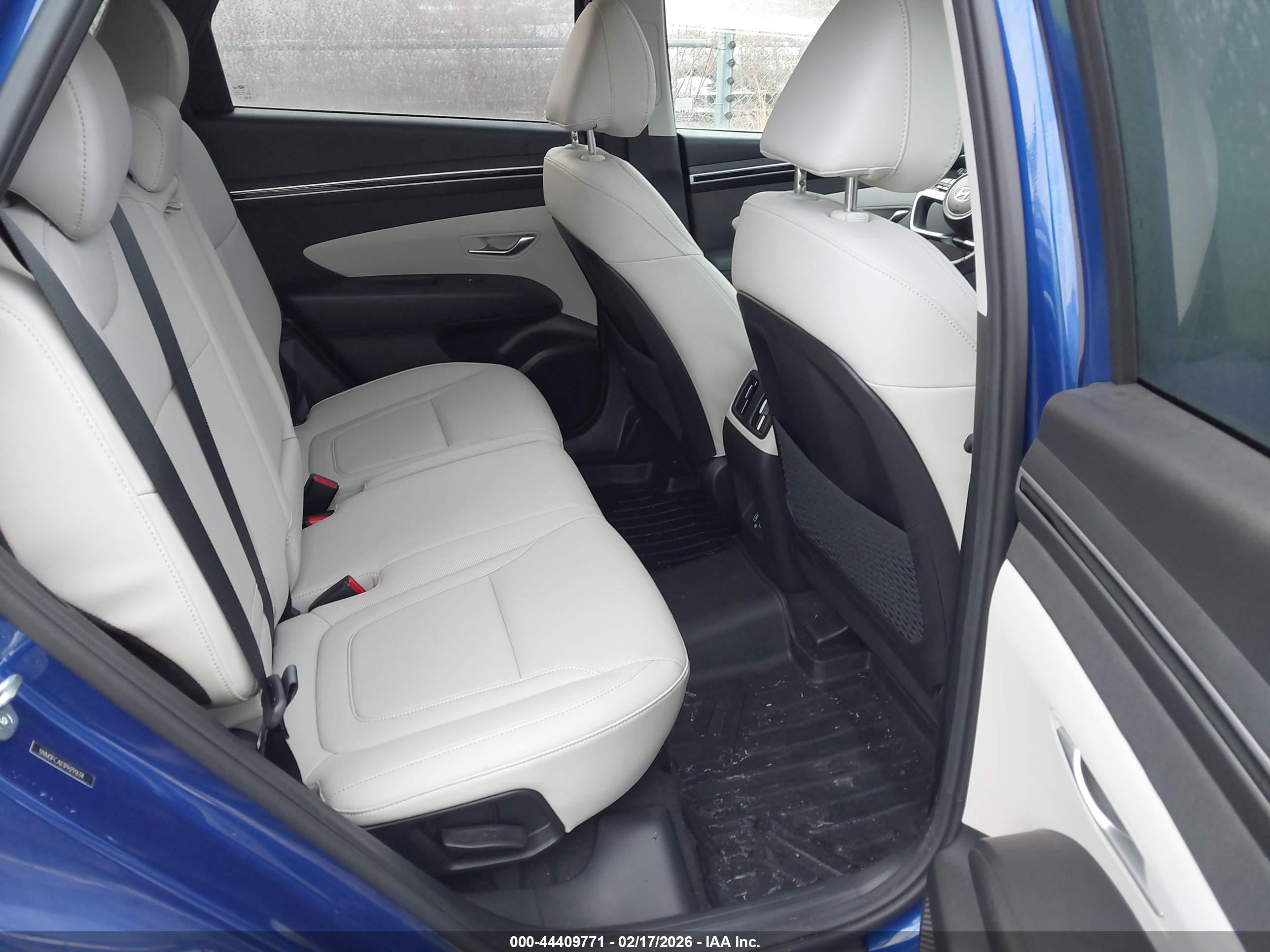 HYUNDAI TUCSON image 8