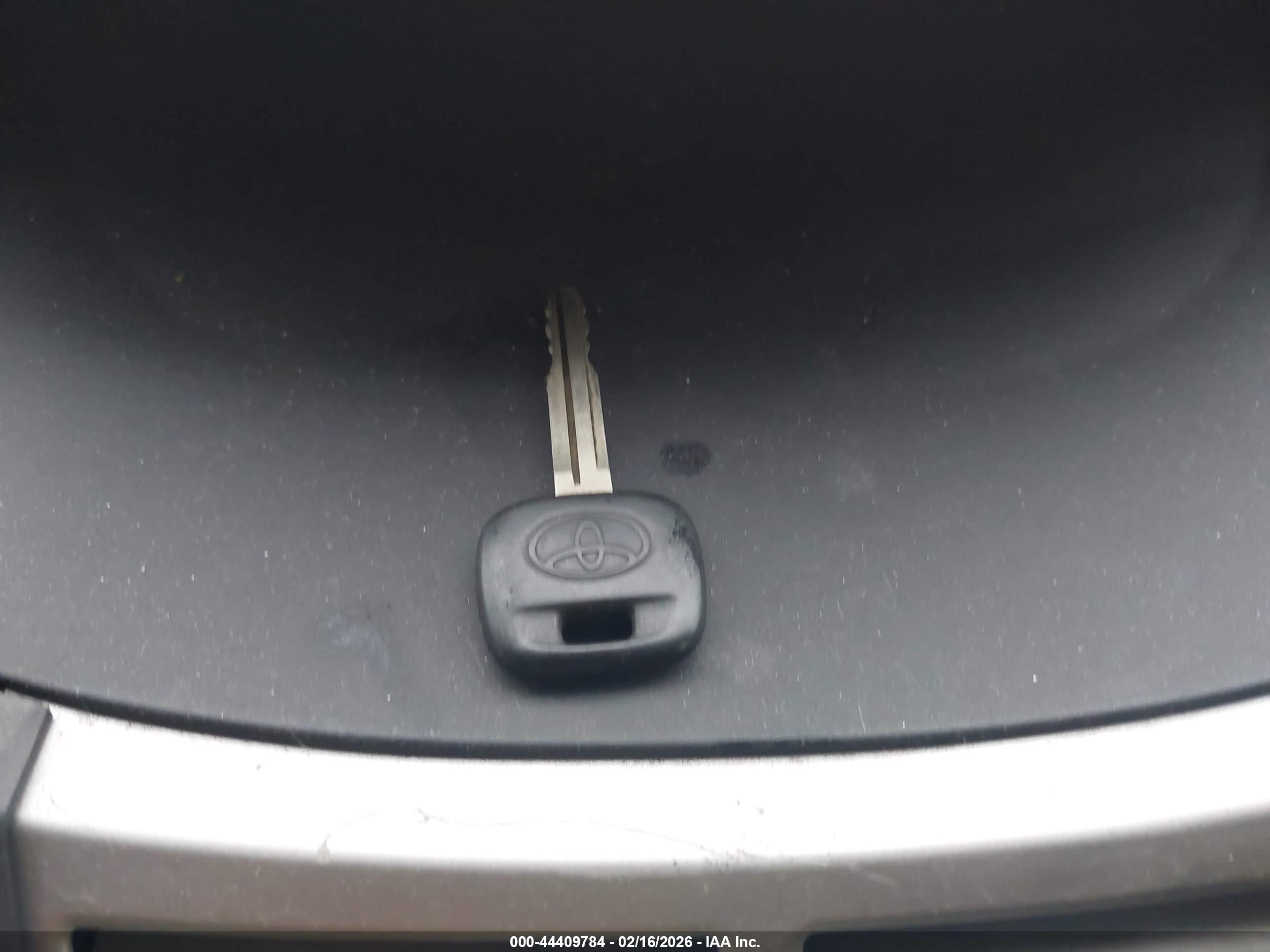 TOYOTA YARIS image 11