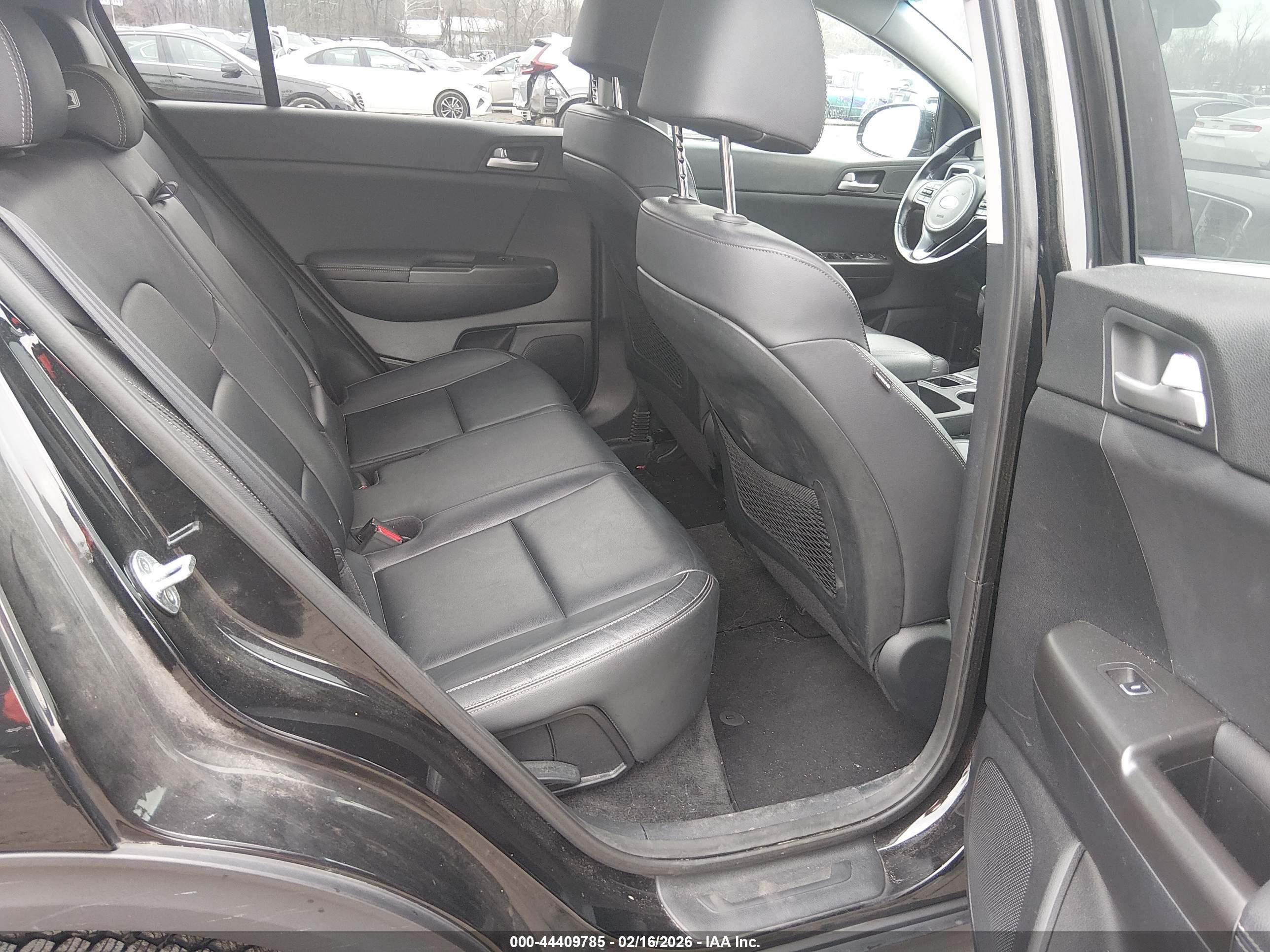 KIA SPORTAGE image 8