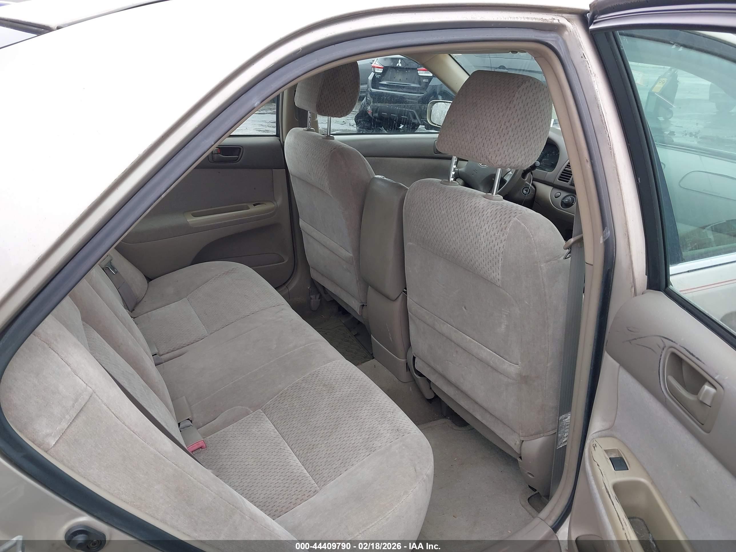 TOYOTA CAMRY image 8