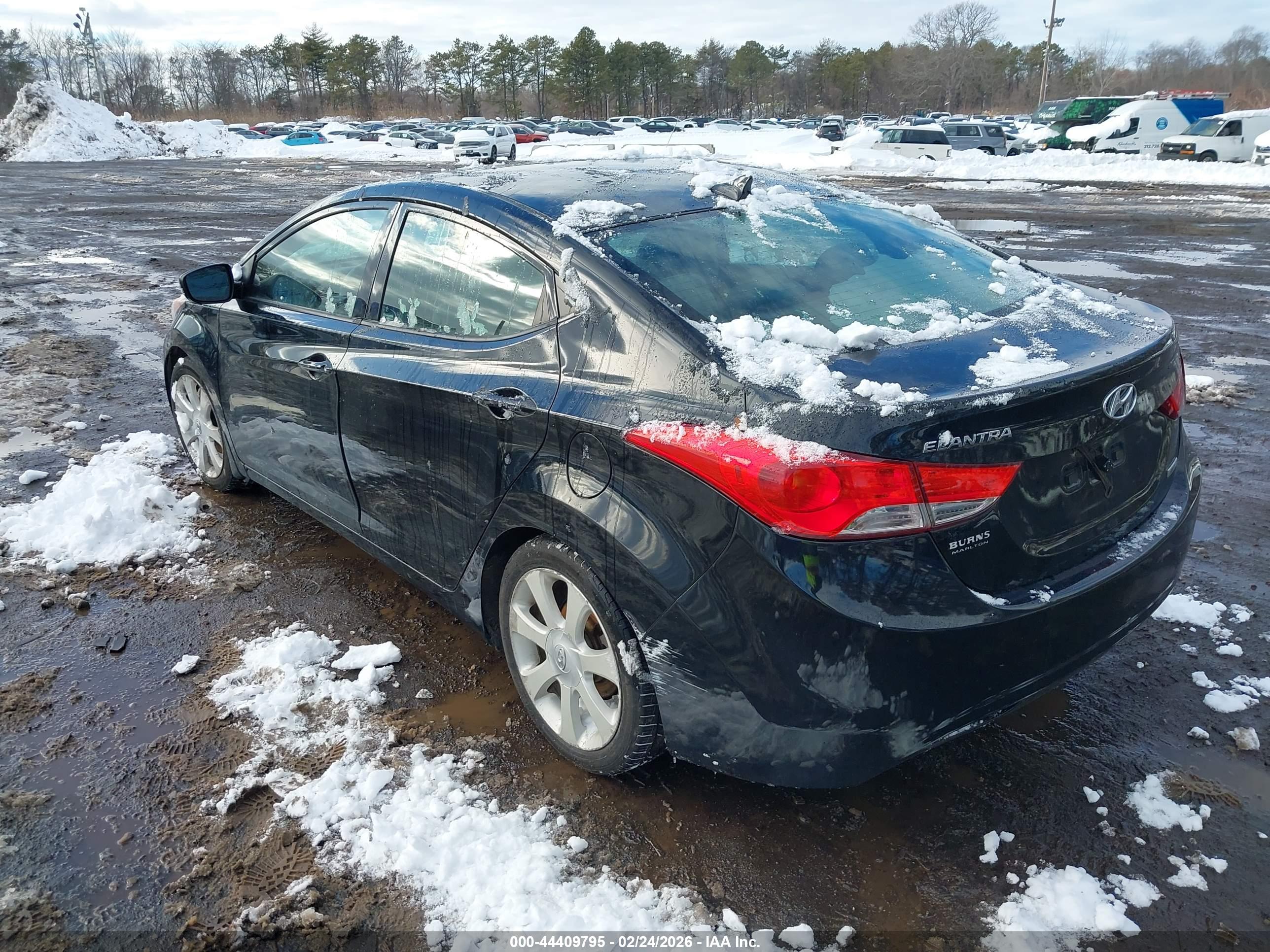HYUNDAI ELANTRA image 3