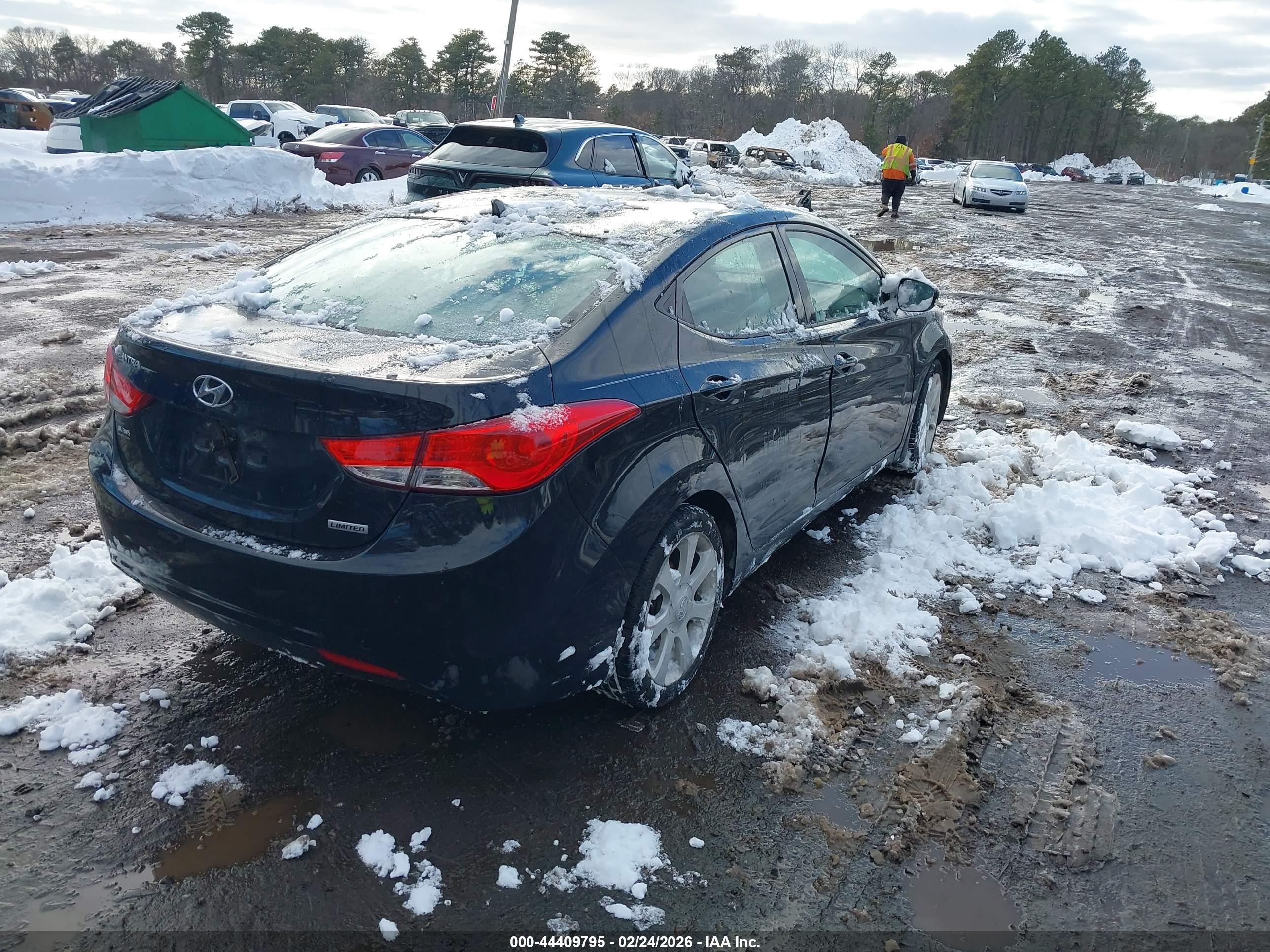 HYUNDAI ELANTRA image 4