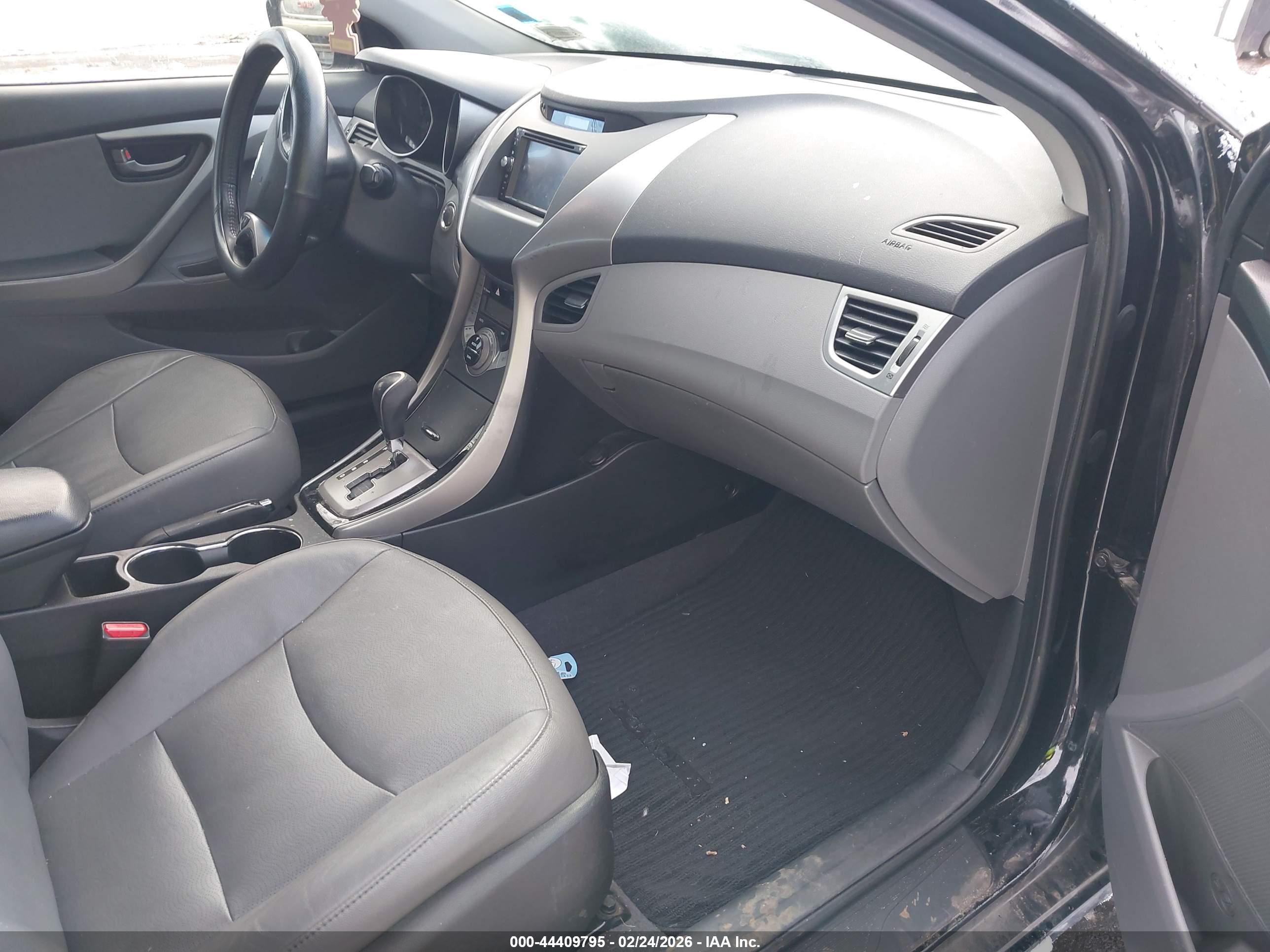 HYUNDAI ELANTRA image 5
