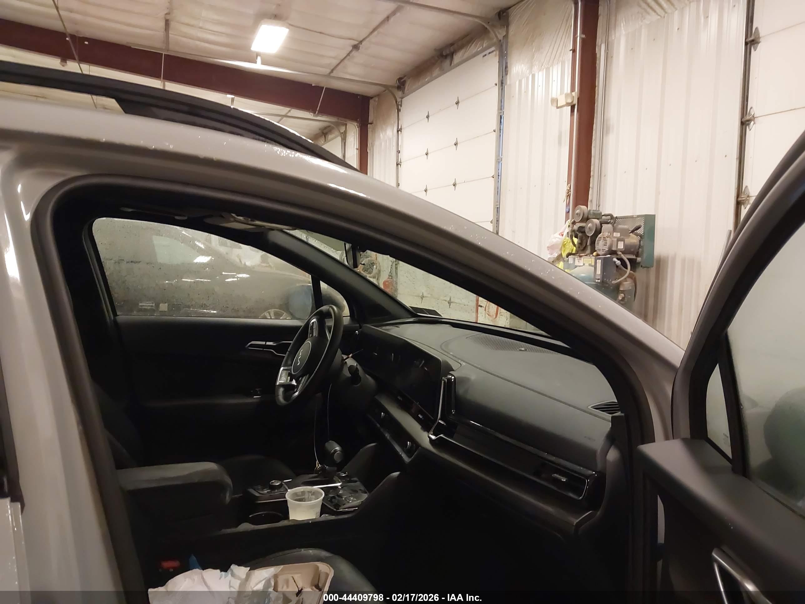 KIA SPORTAGE image 5