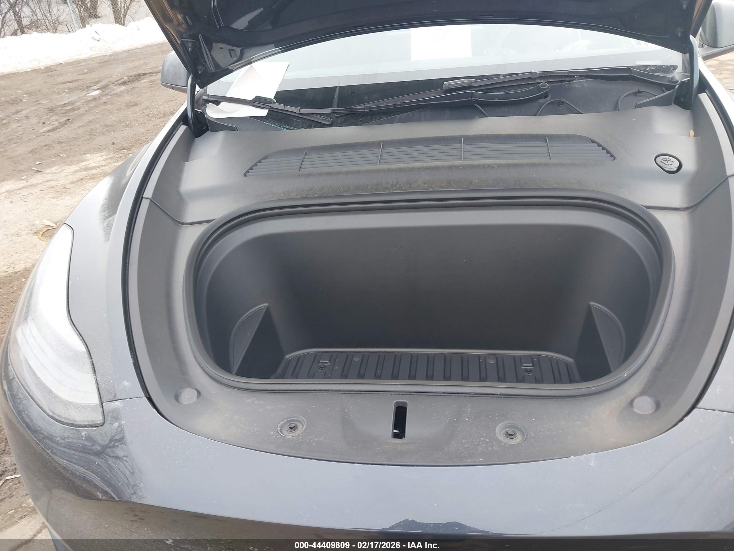 TESLA MODEL image 10