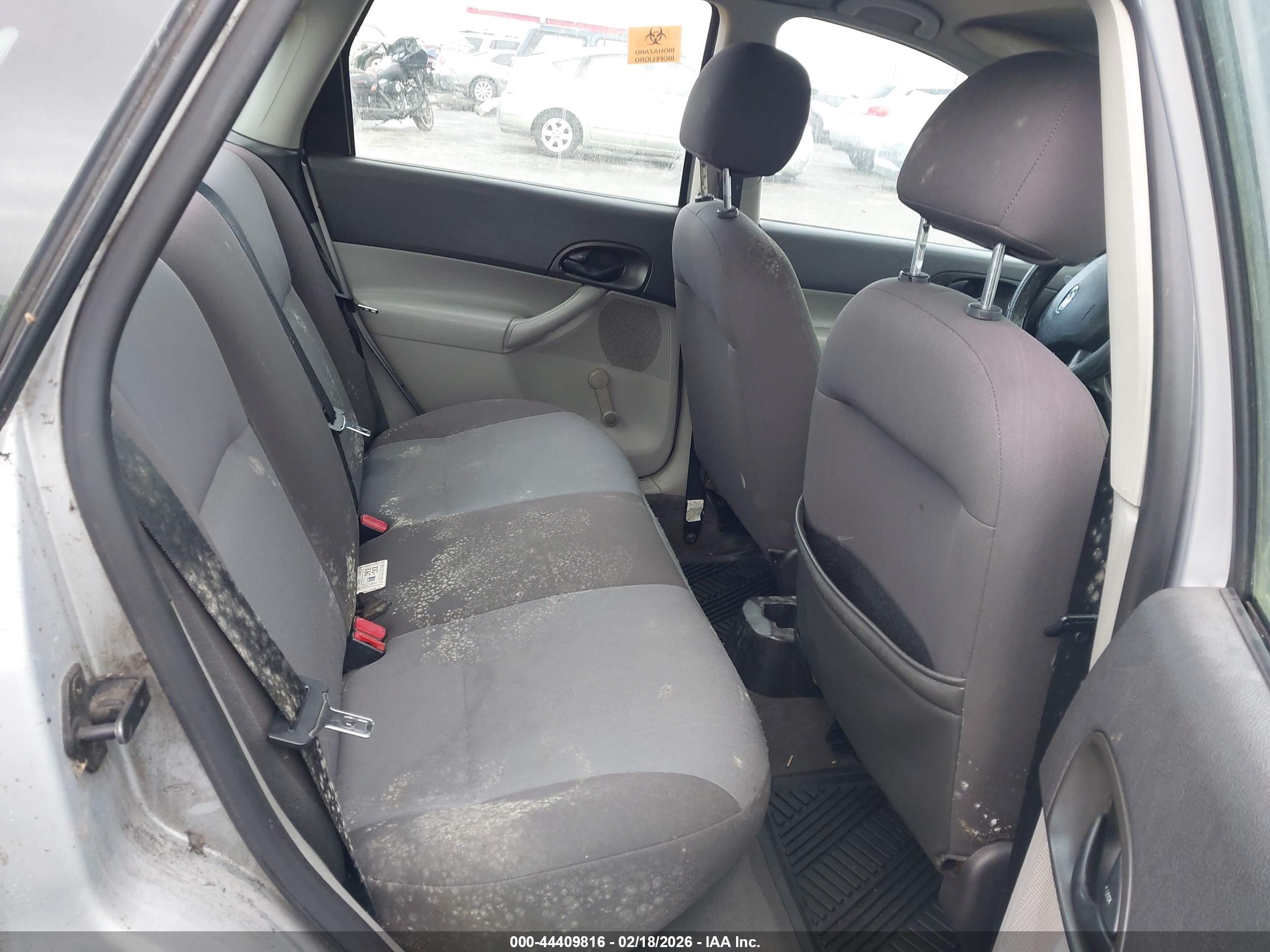 FORD FOCUS image 8