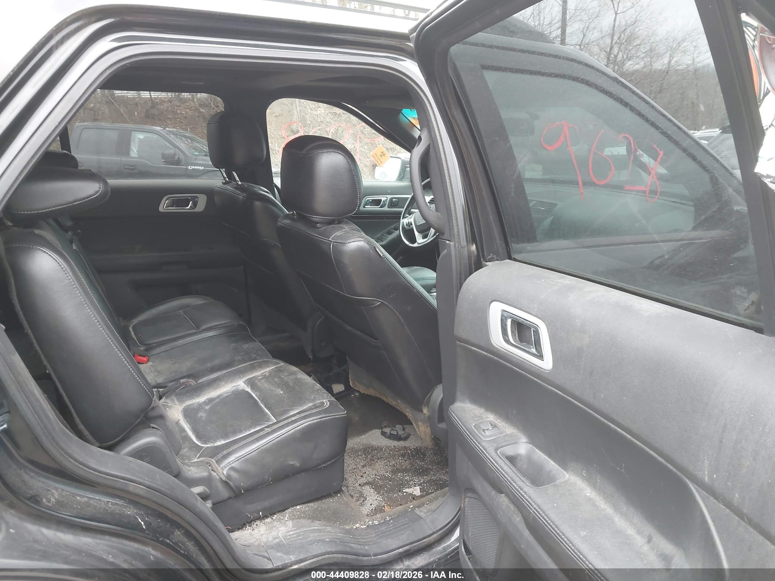 FORD EXPLORER image 8