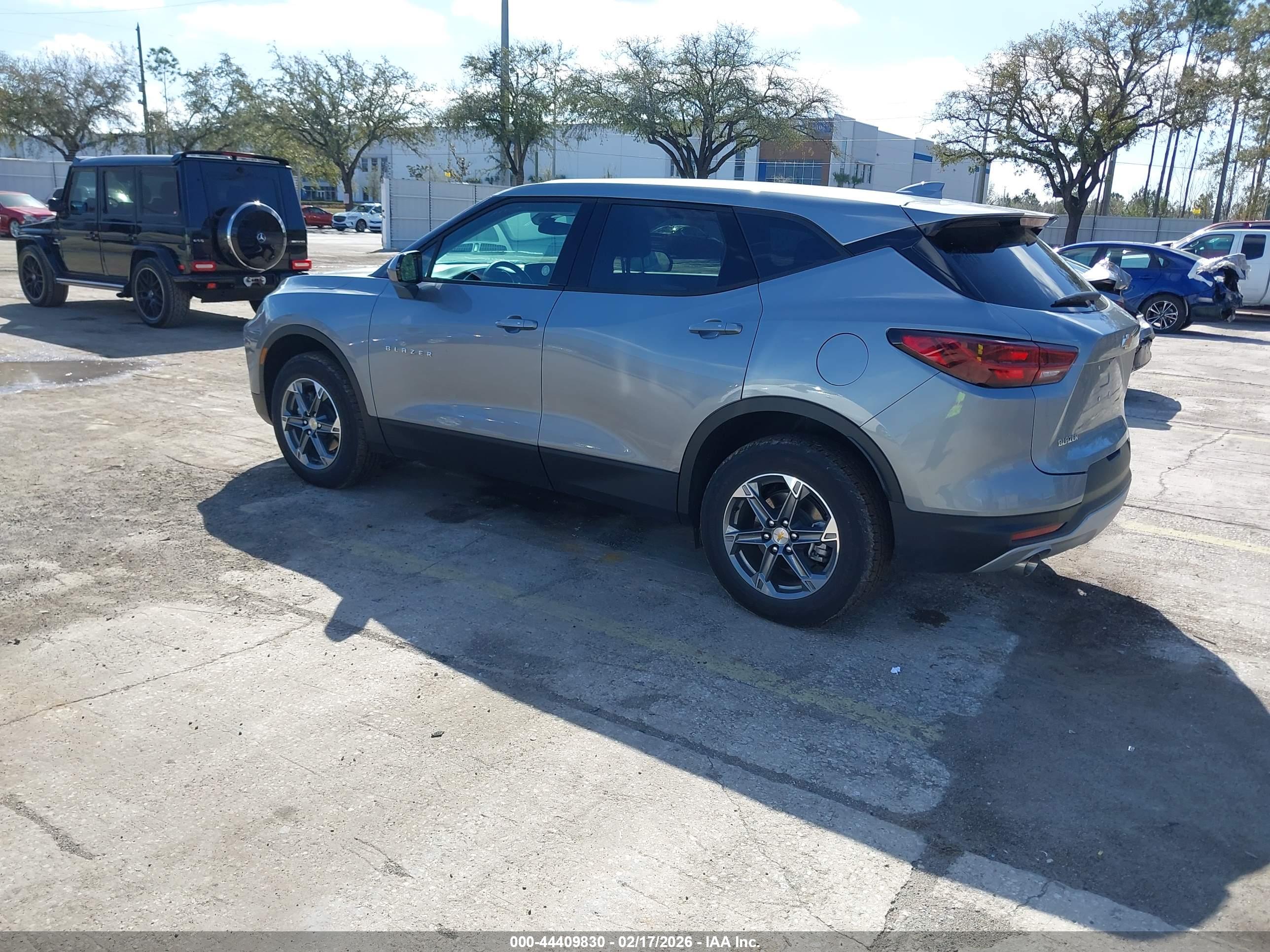 CHEVROLET BLAZER image 3
