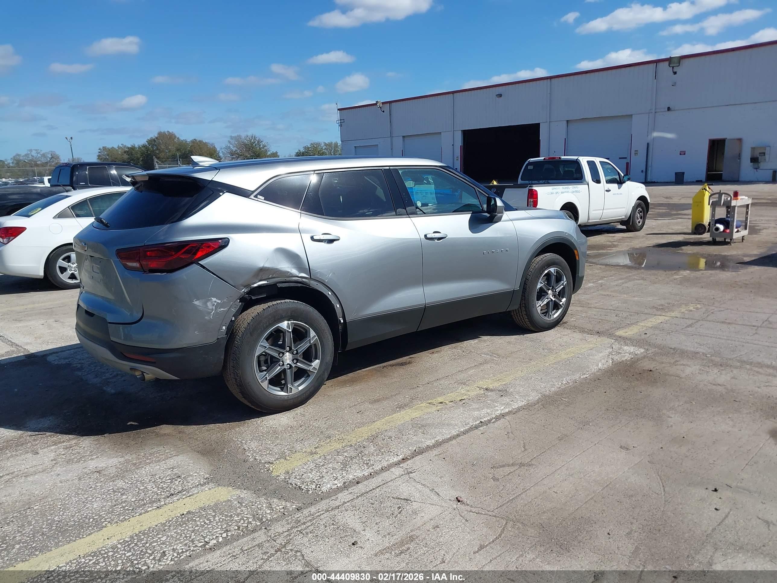 CHEVROLET BLAZER image 4