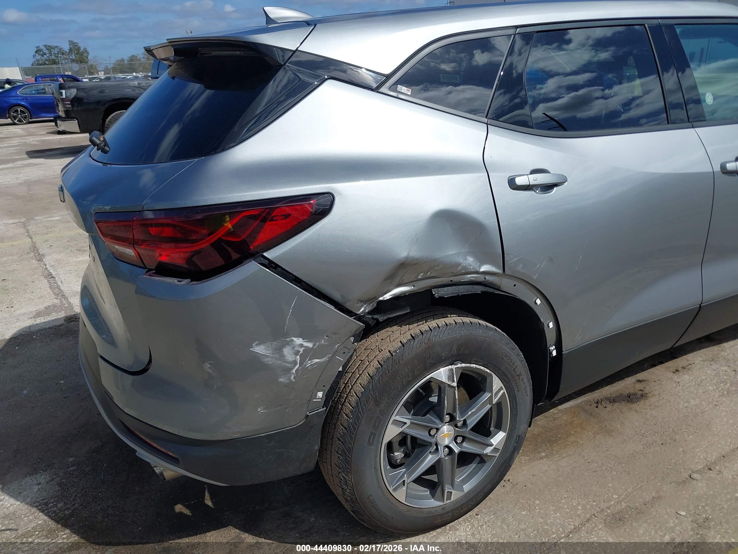 CHEVROLET BLAZER image 6