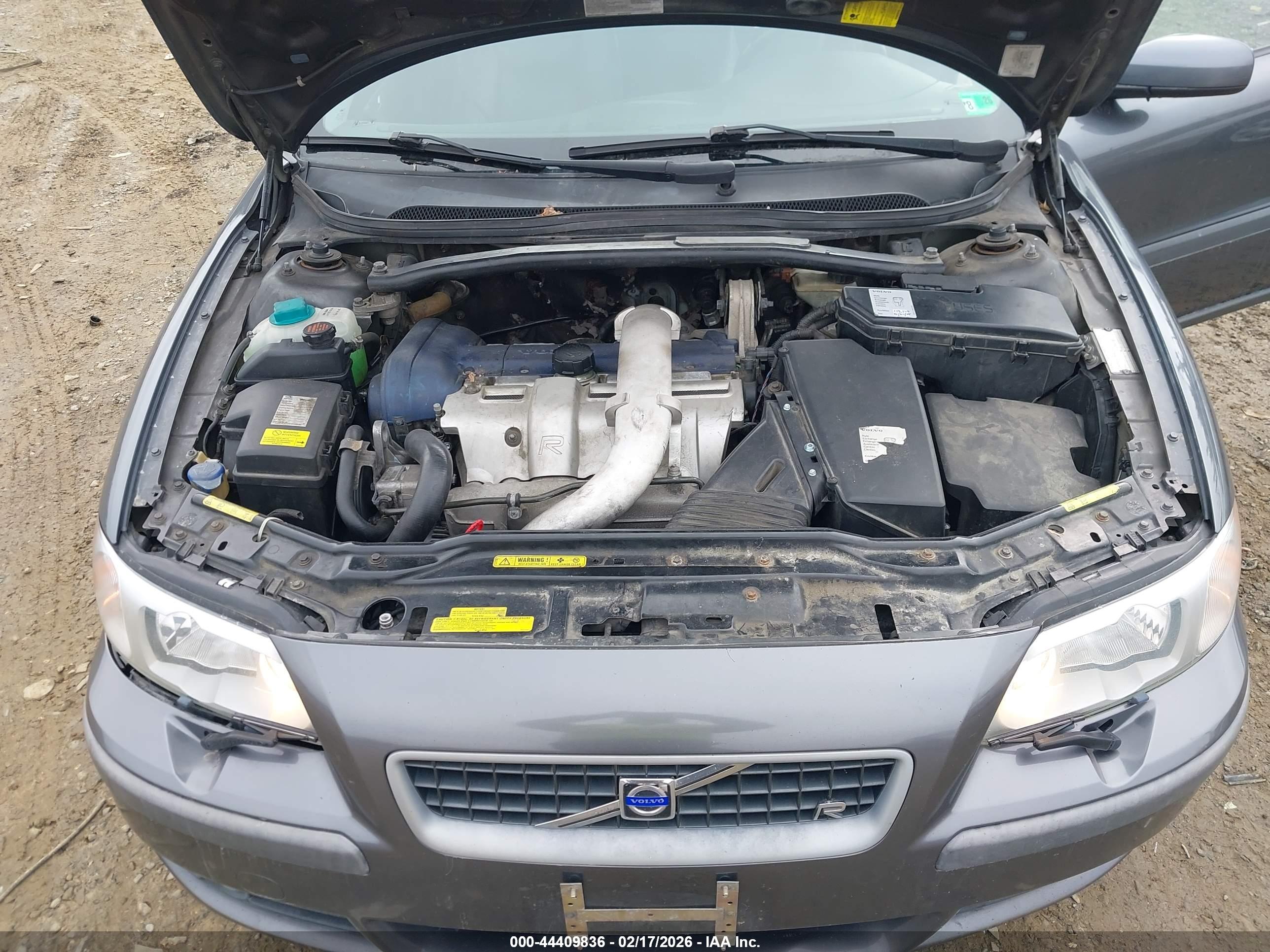 VOLVO V70 image 10