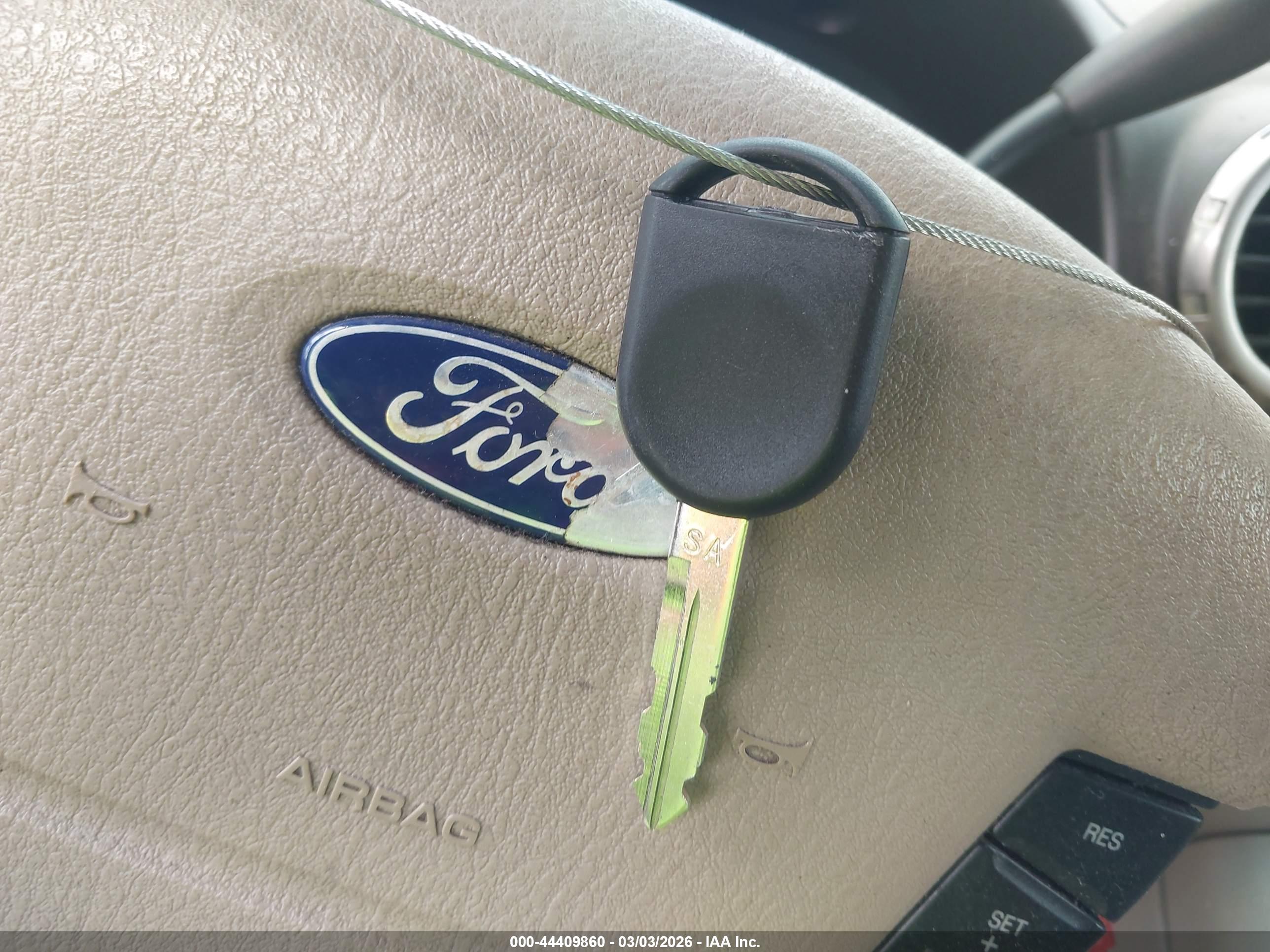 FORD EXPEDITION image 11