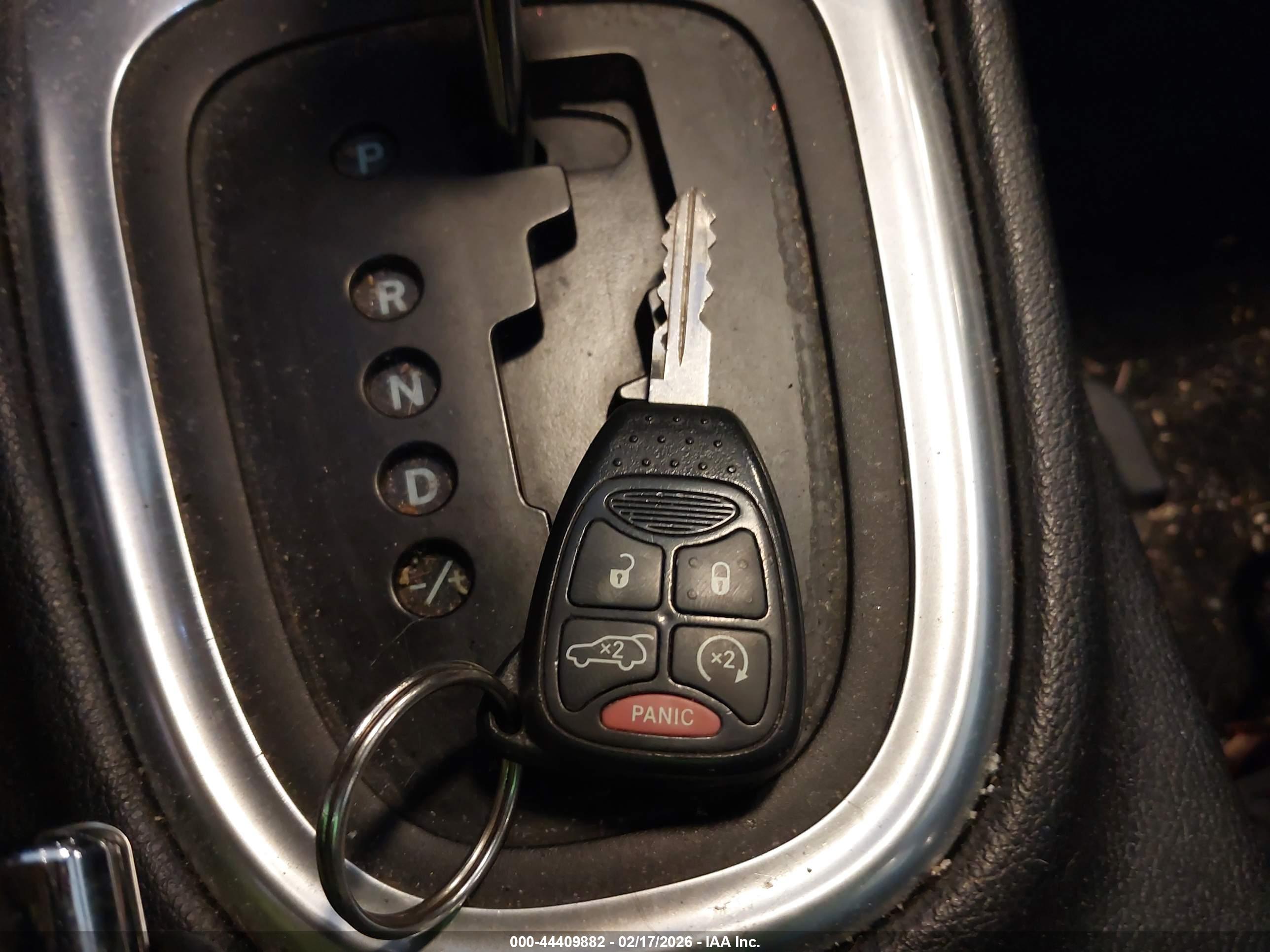 CHRYSLER 200 image 11