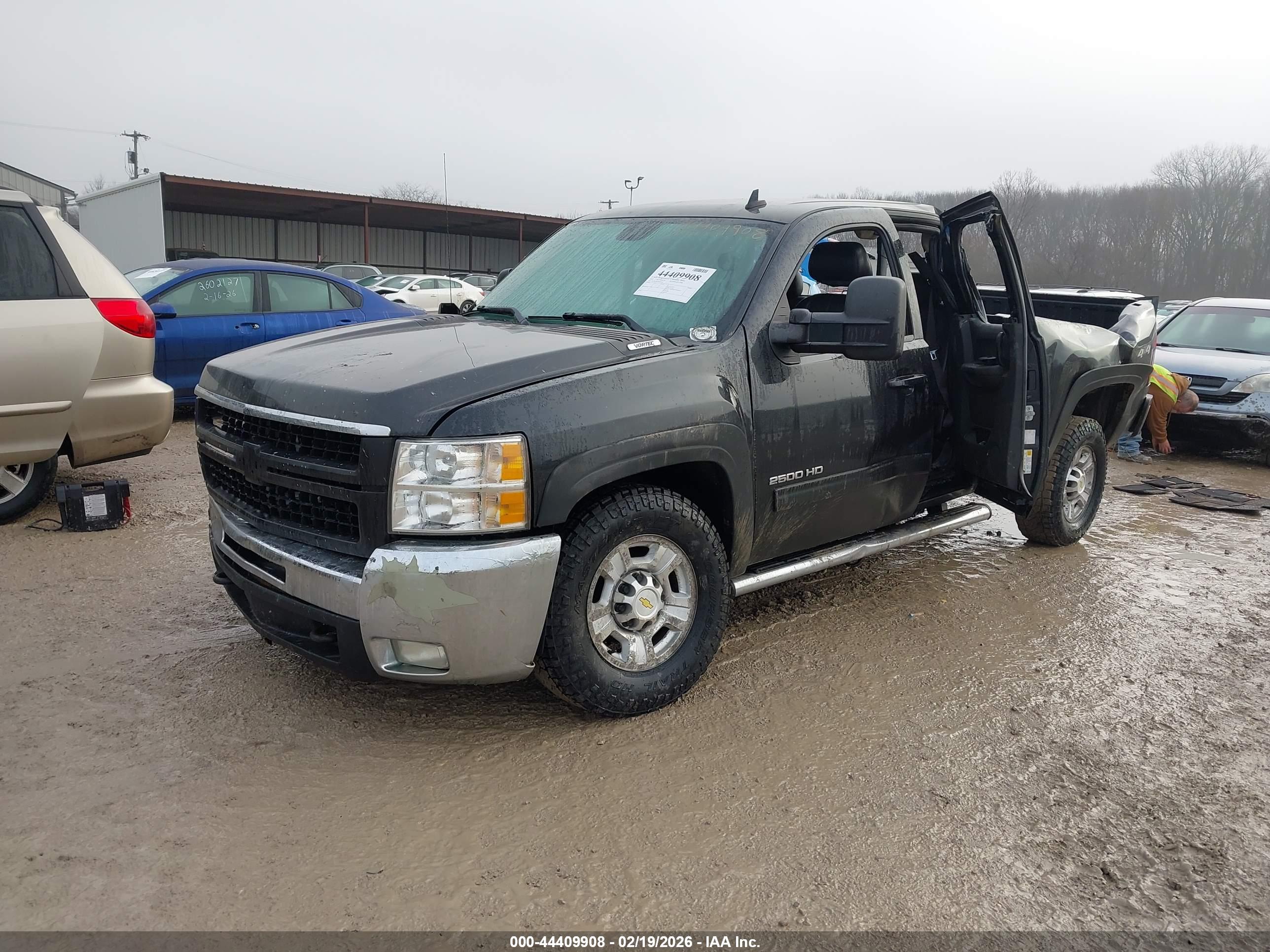 CHEVROLET SILVERADO image 2