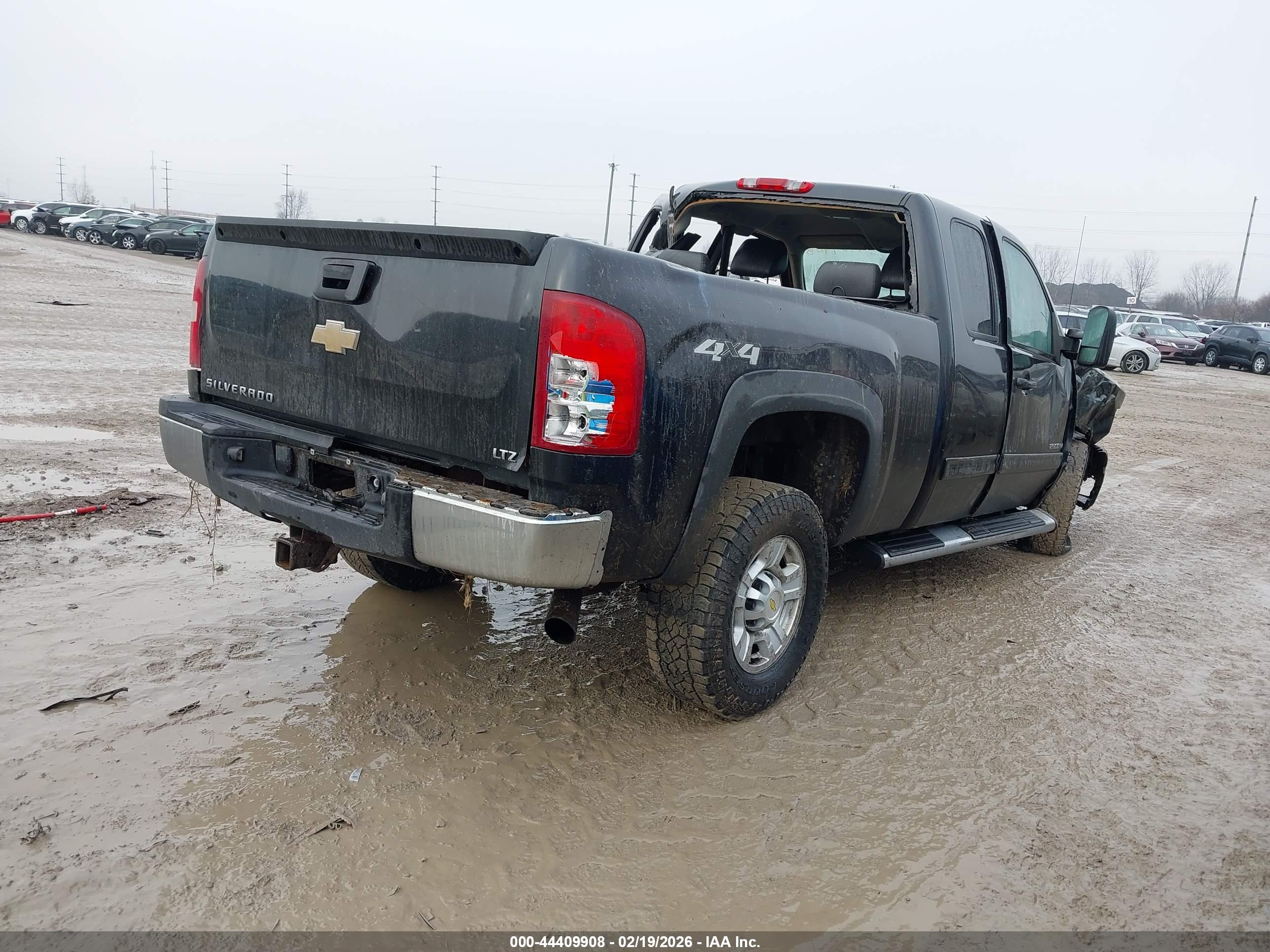 CHEVROLET SILVERADO image 4