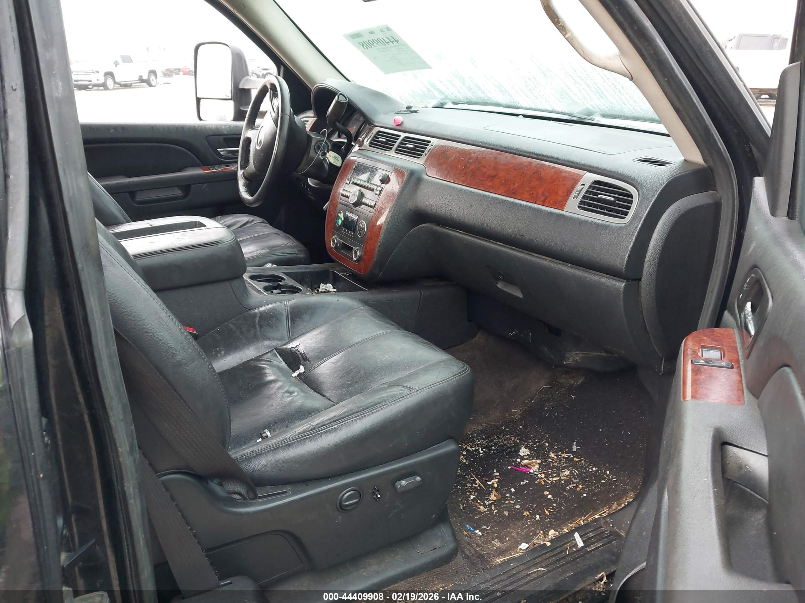CHEVROLET SILVERADO image 5