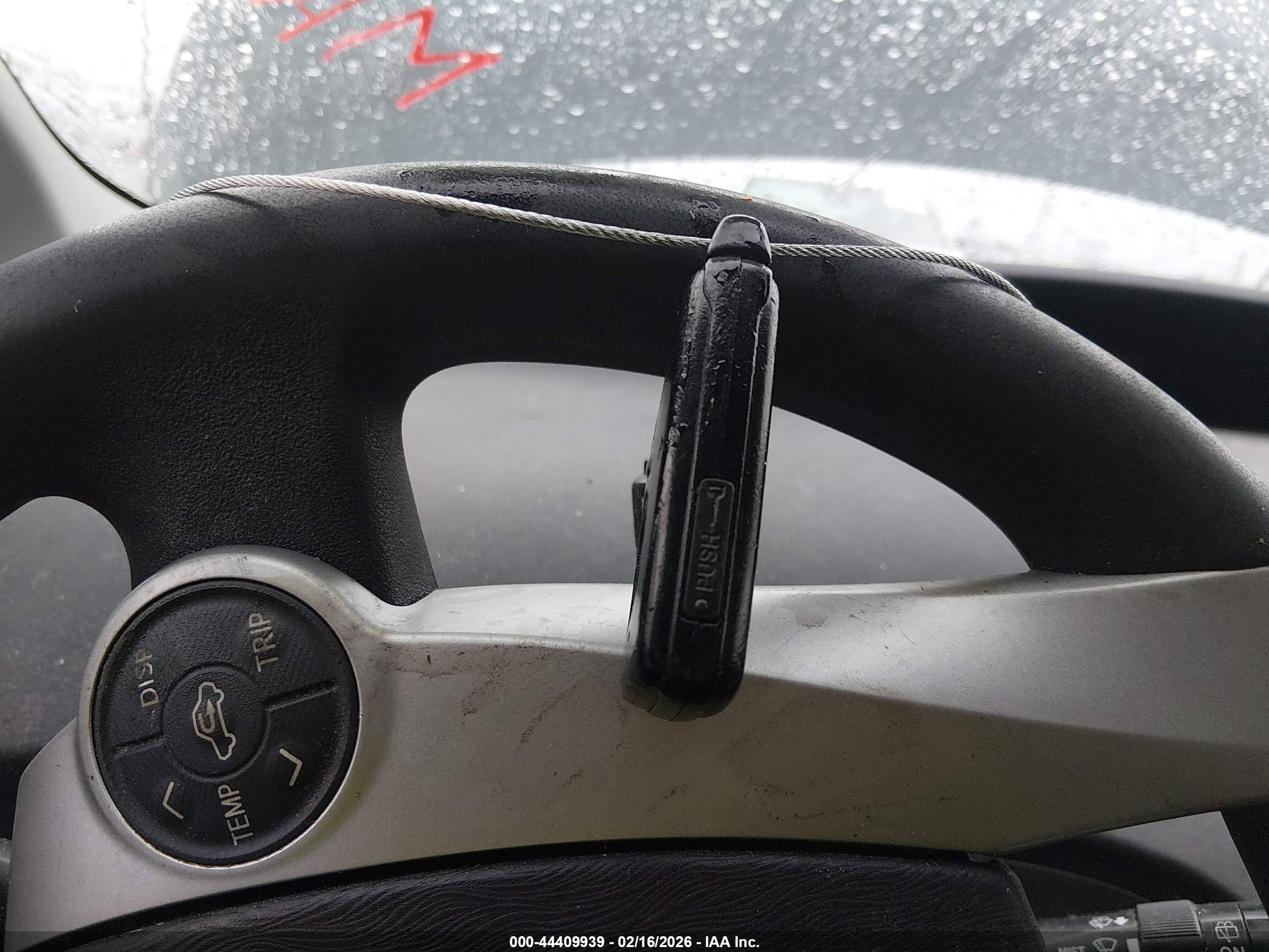 TOYOTA PRIUS image 11