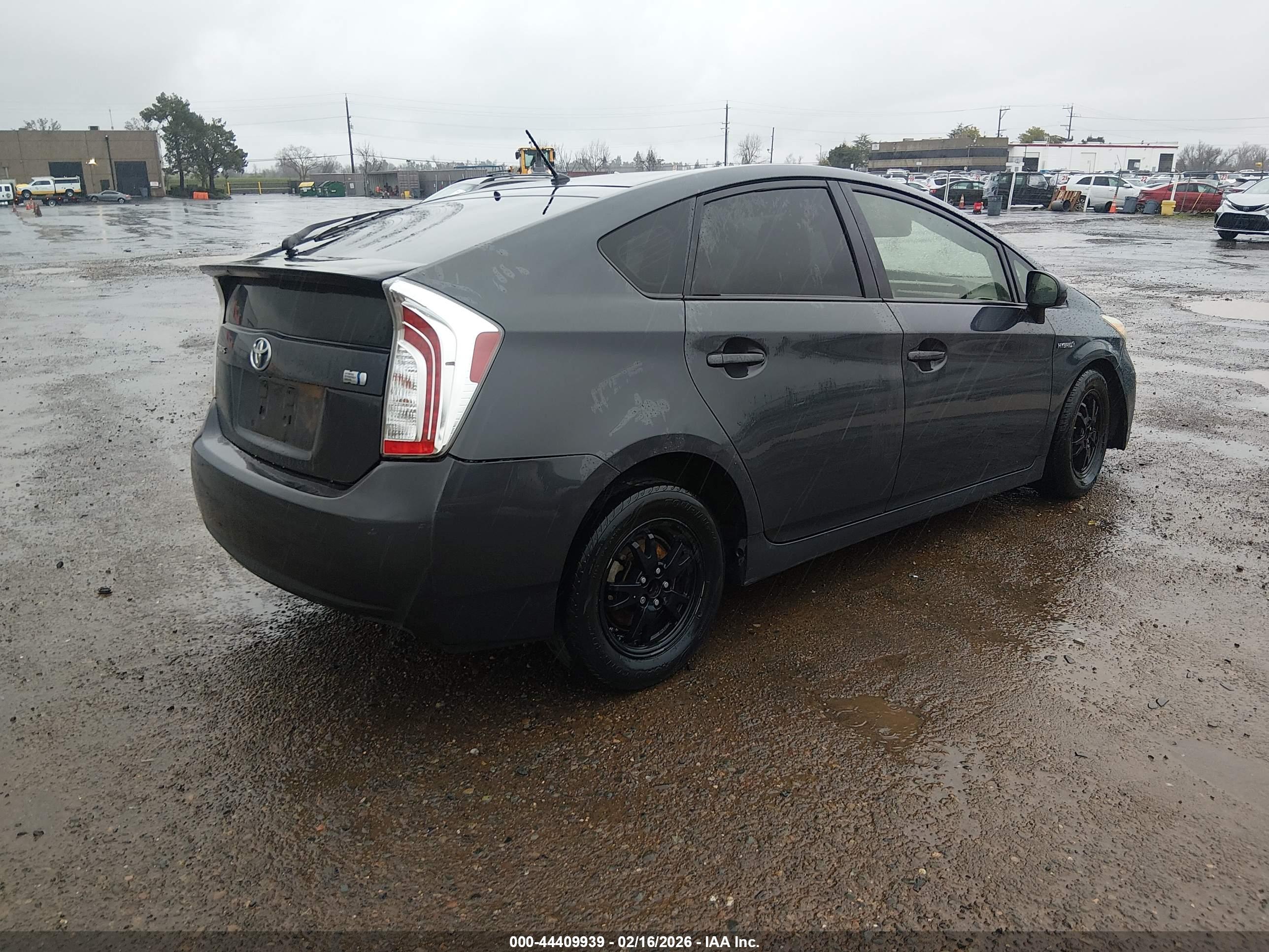 TOYOTA PRIUS image 4