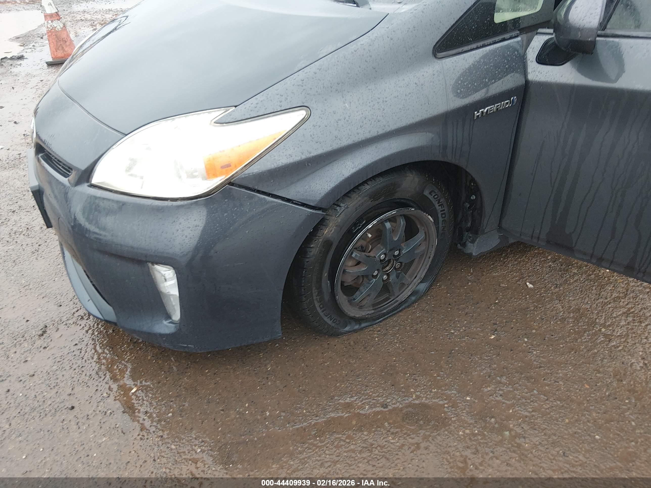 TOYOTA PRIUS image 6