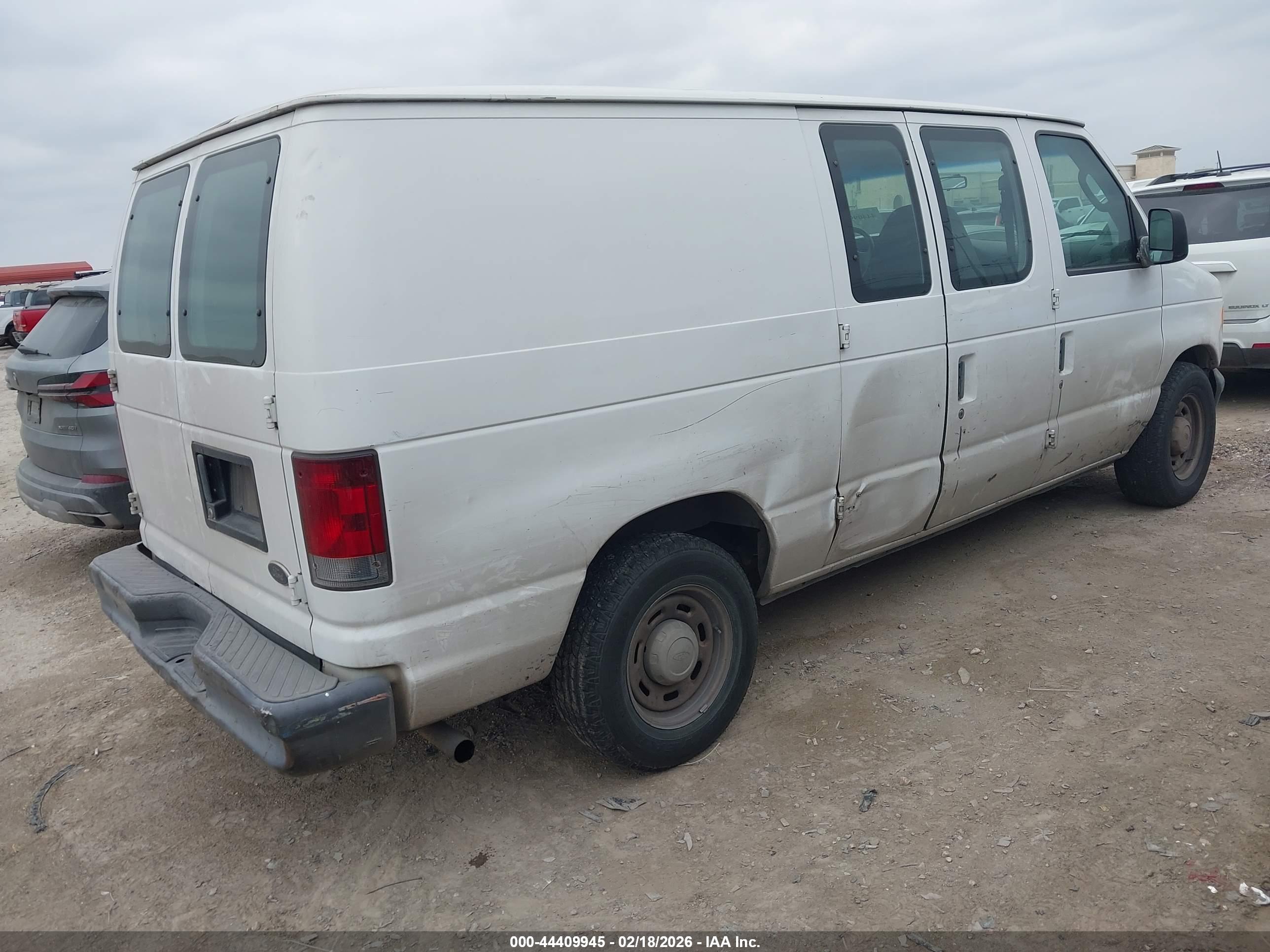FORD E-150 image 4