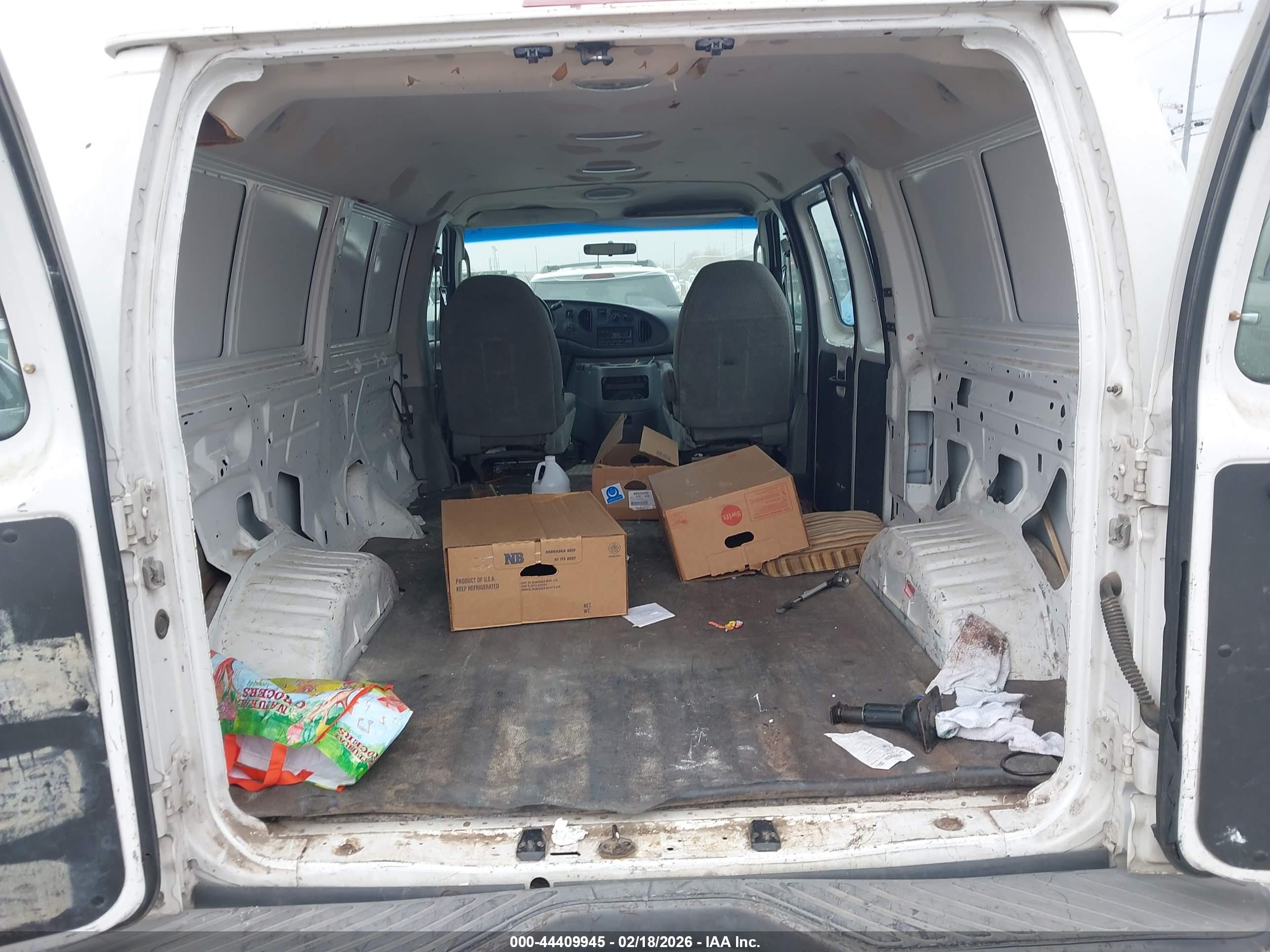 FORD E-150 image 8