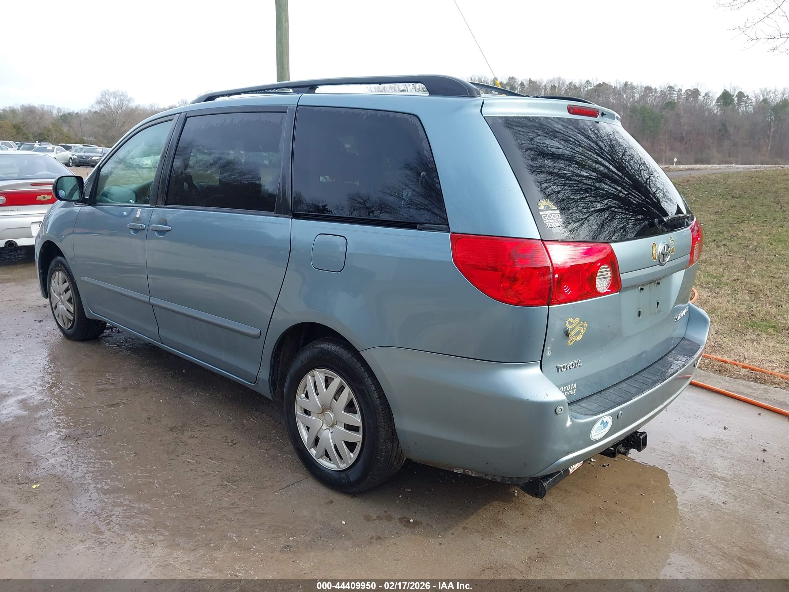 TOYOTA SIENNA image 3