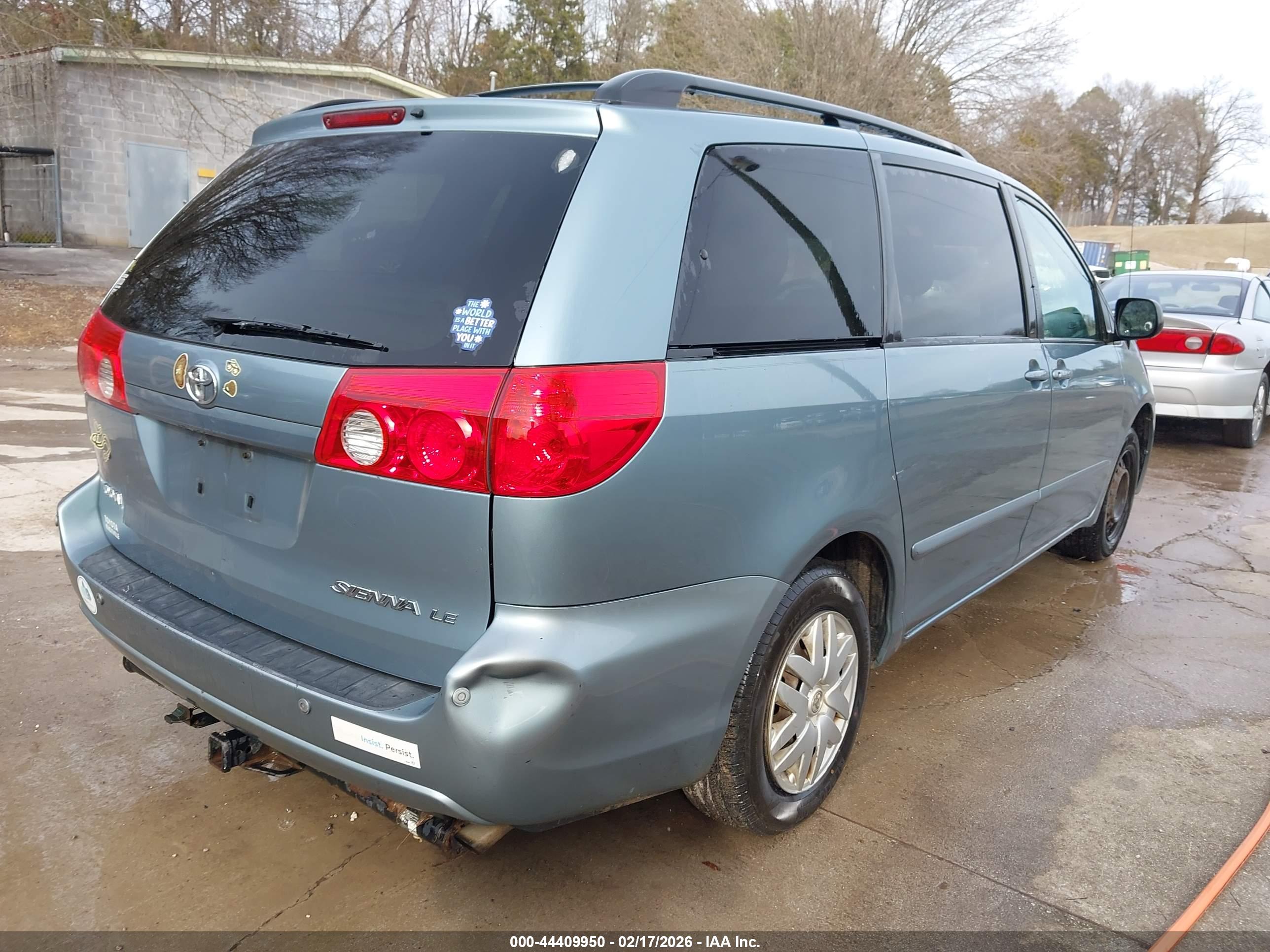 TOYOTA SIENNA image 4