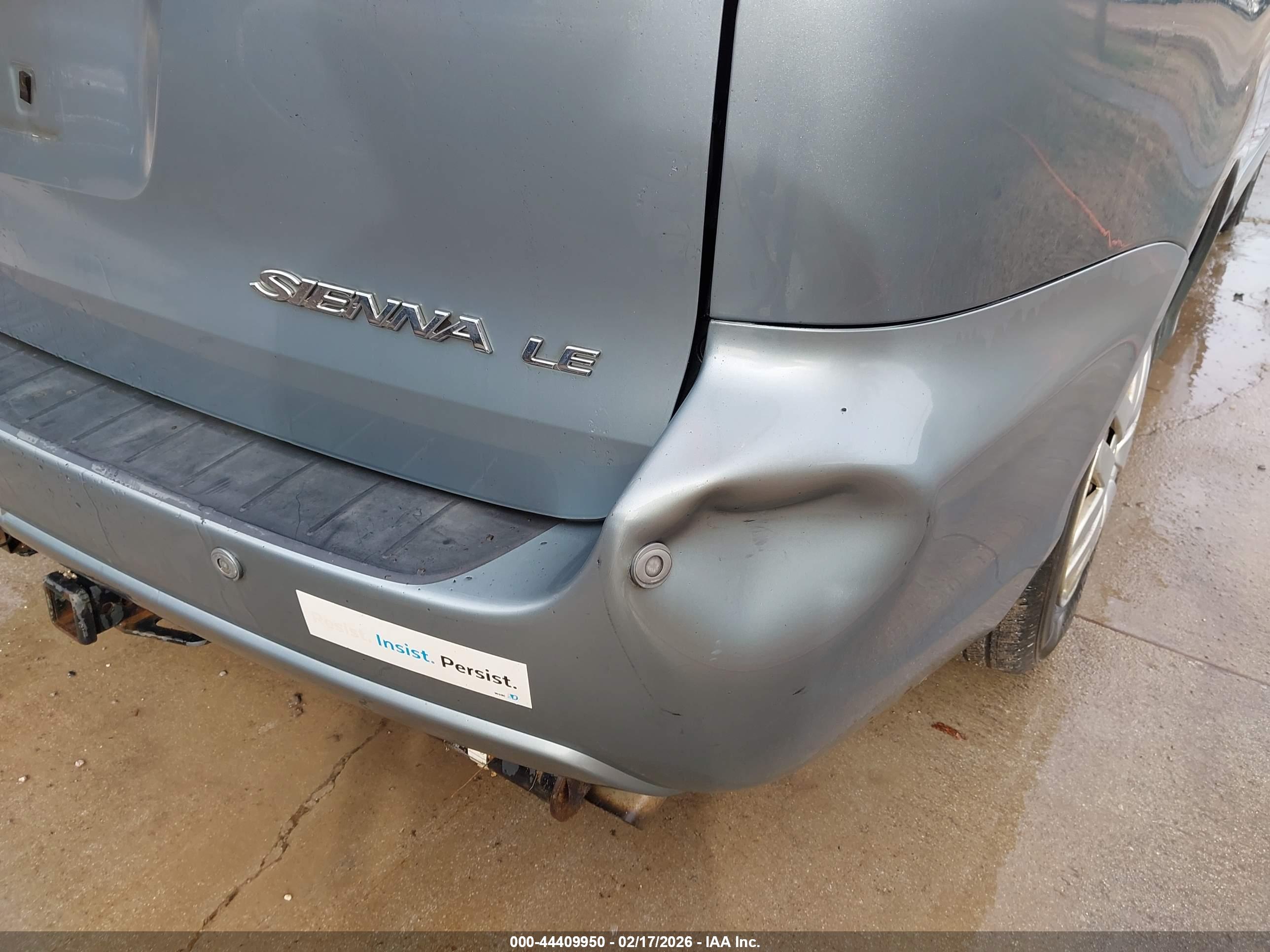 TOYOTA SIENNA image 6