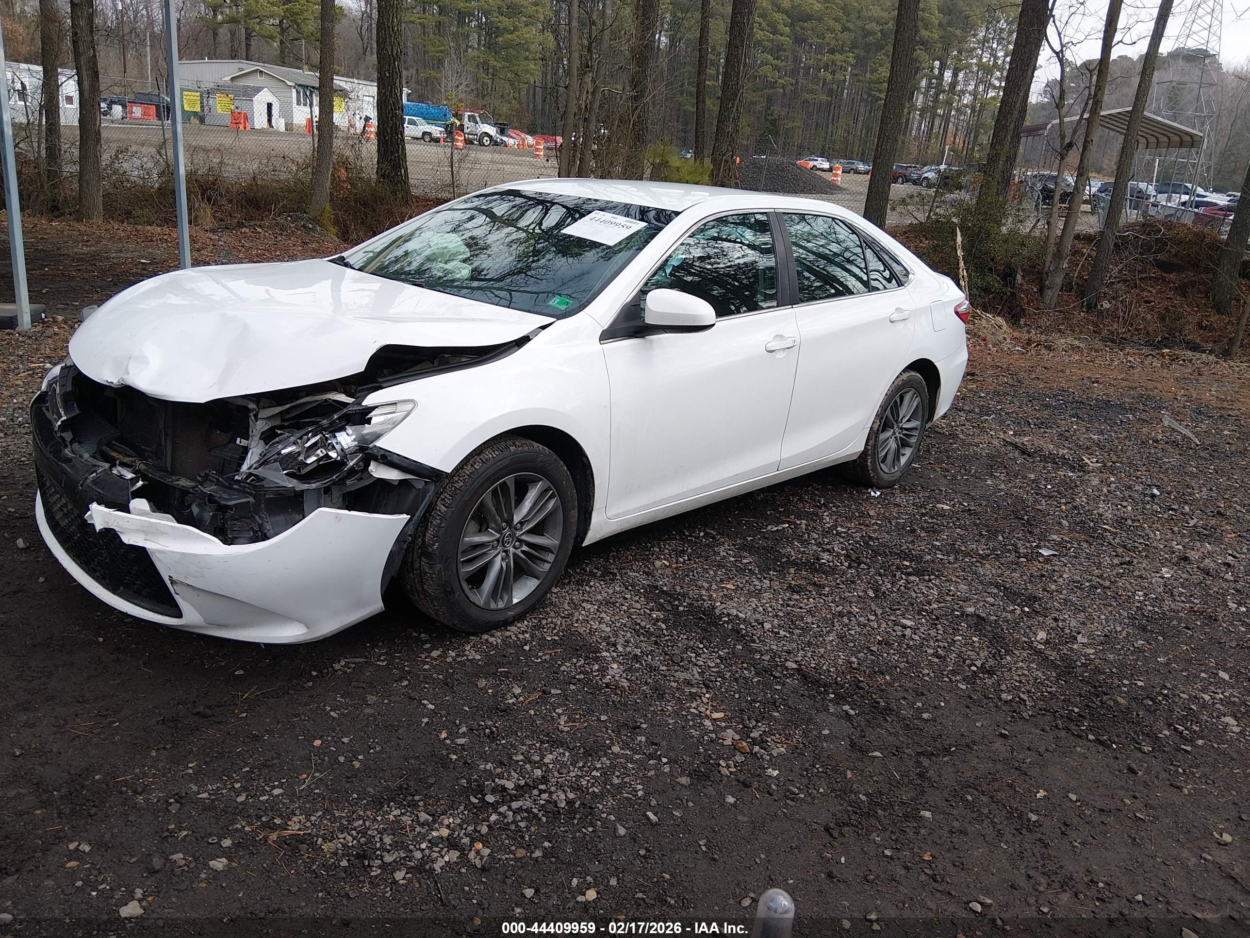TOYOTA CAMRY image 2