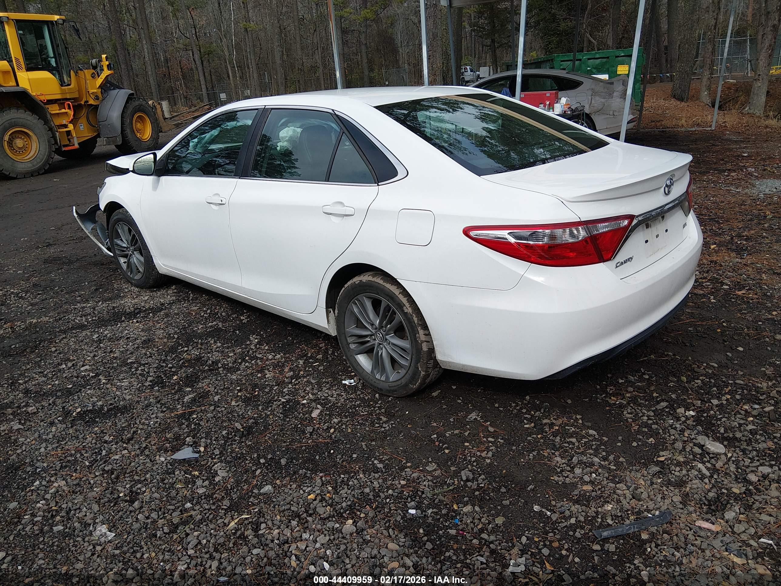 TOYOTA CAMRY image 3