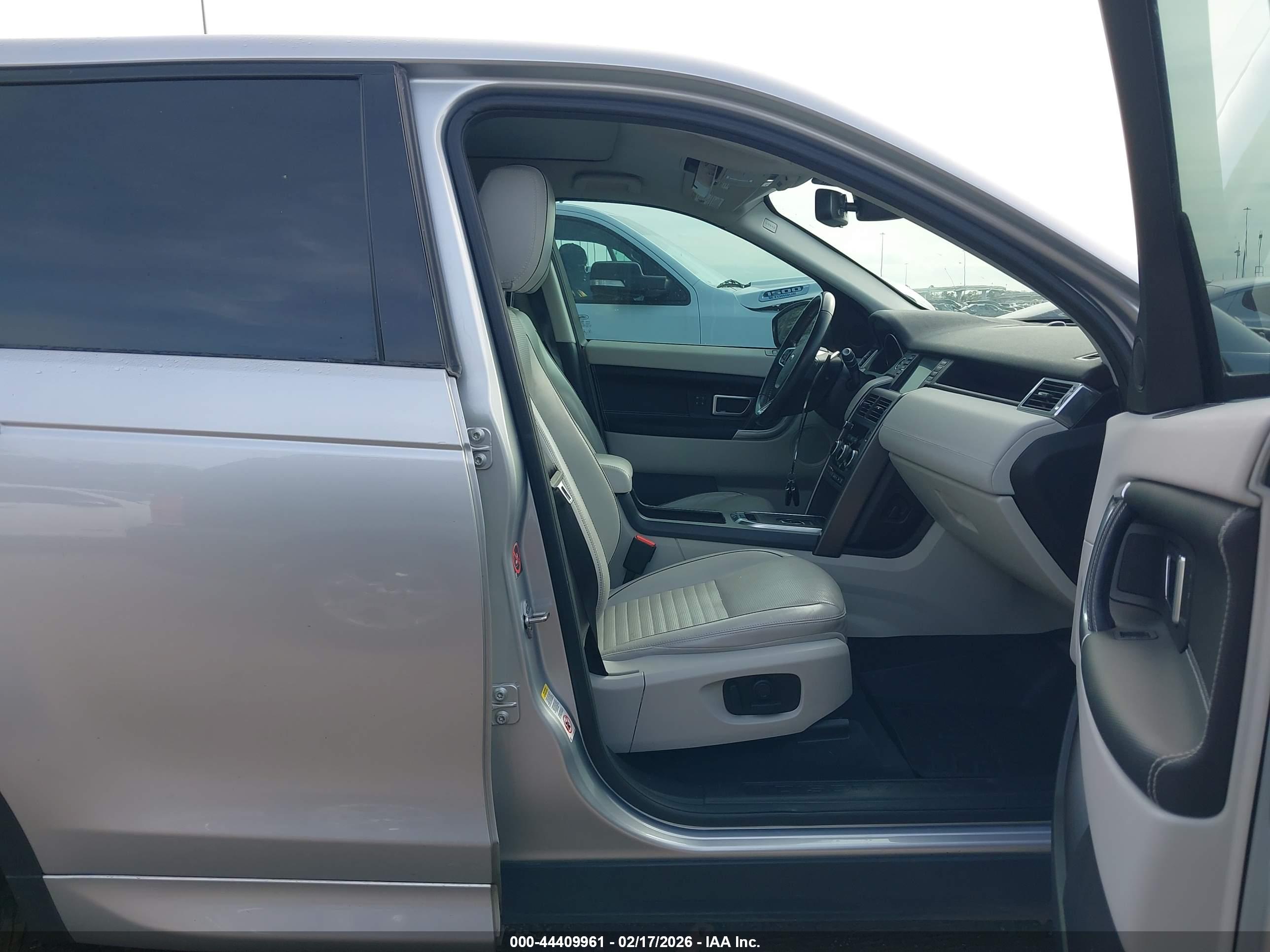 LAND ROVER image 5
