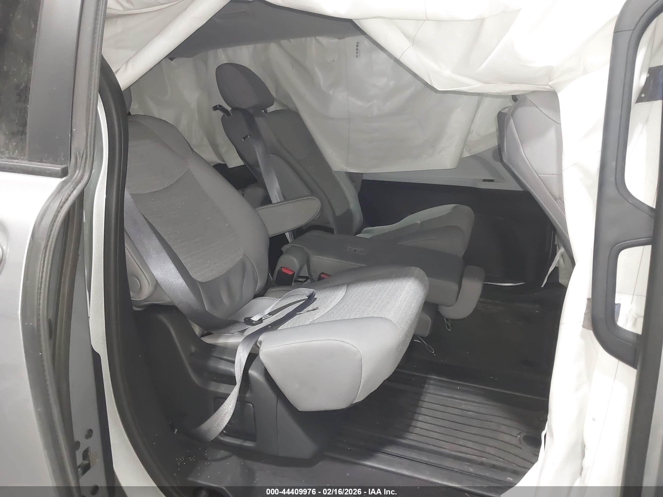 TOYOTA SIENNA image 8