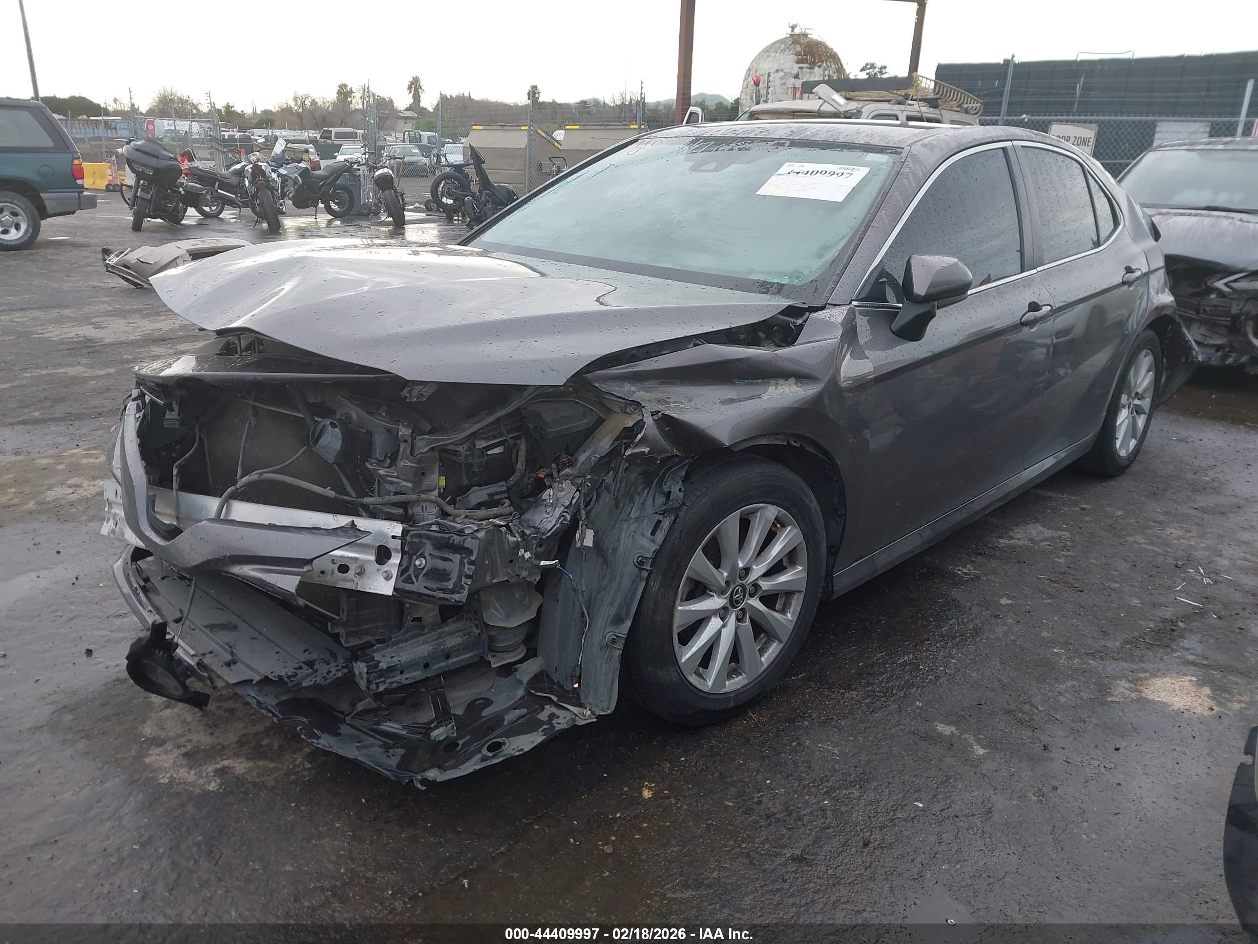 TOYOTA CAMRY image 2