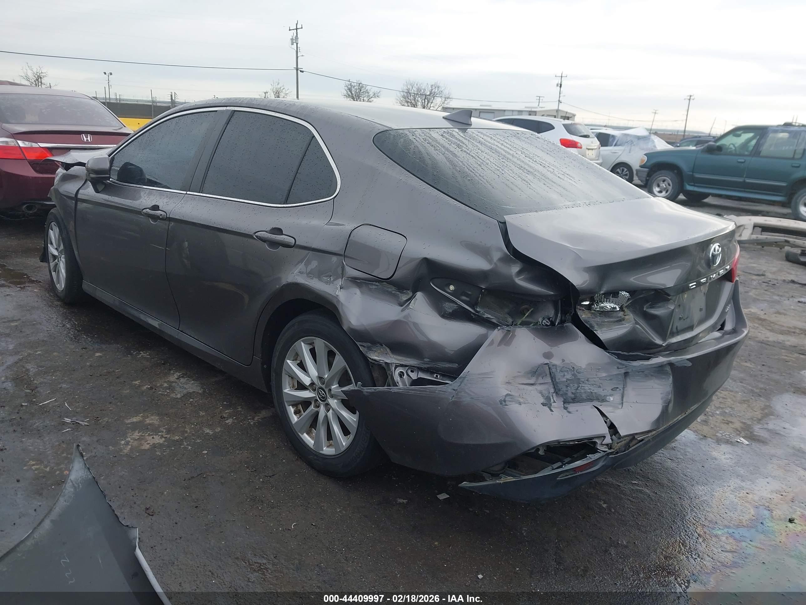 TOYOTA CAMRY image 3