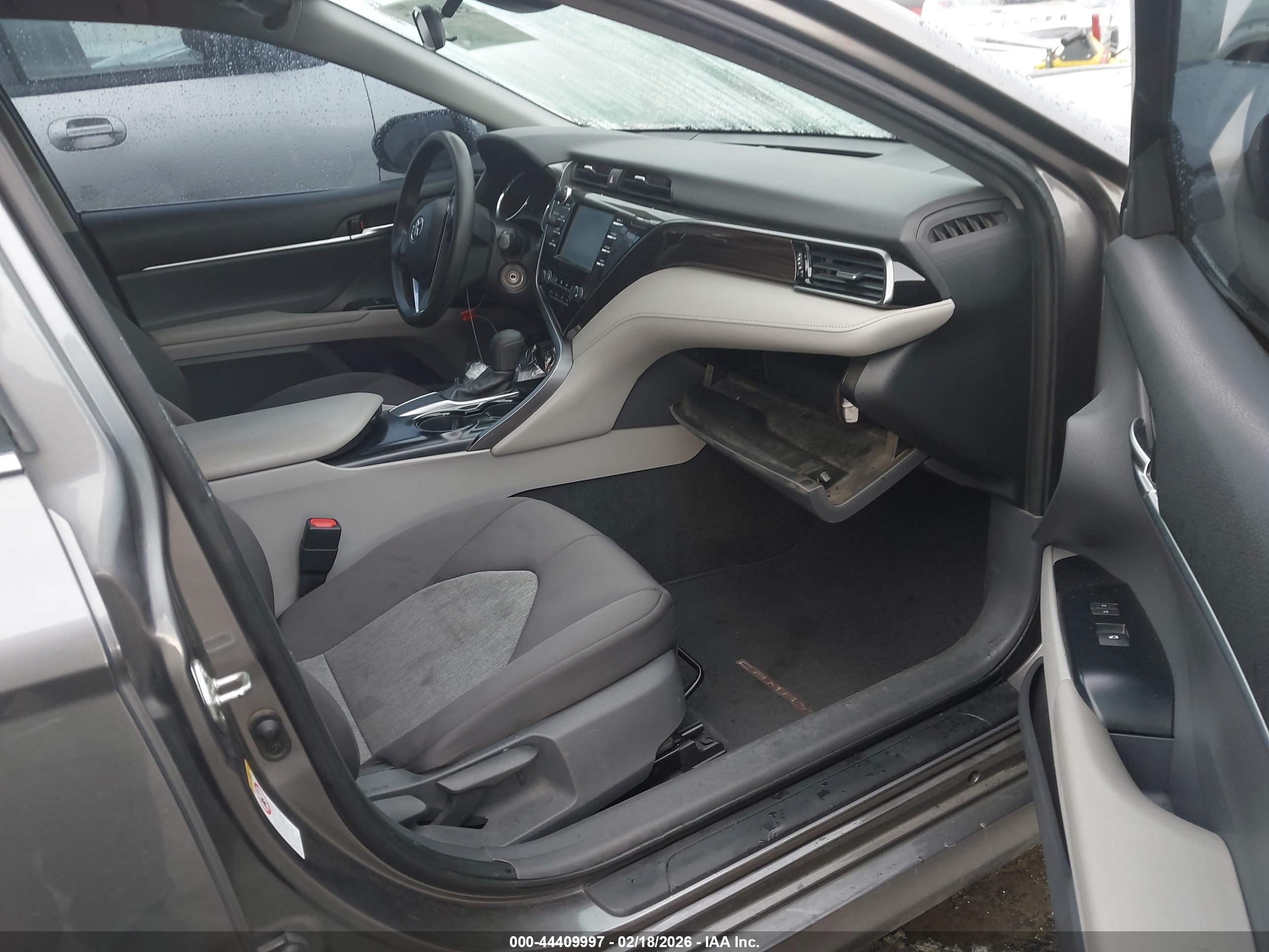 TOYOTA CAMRY image 5