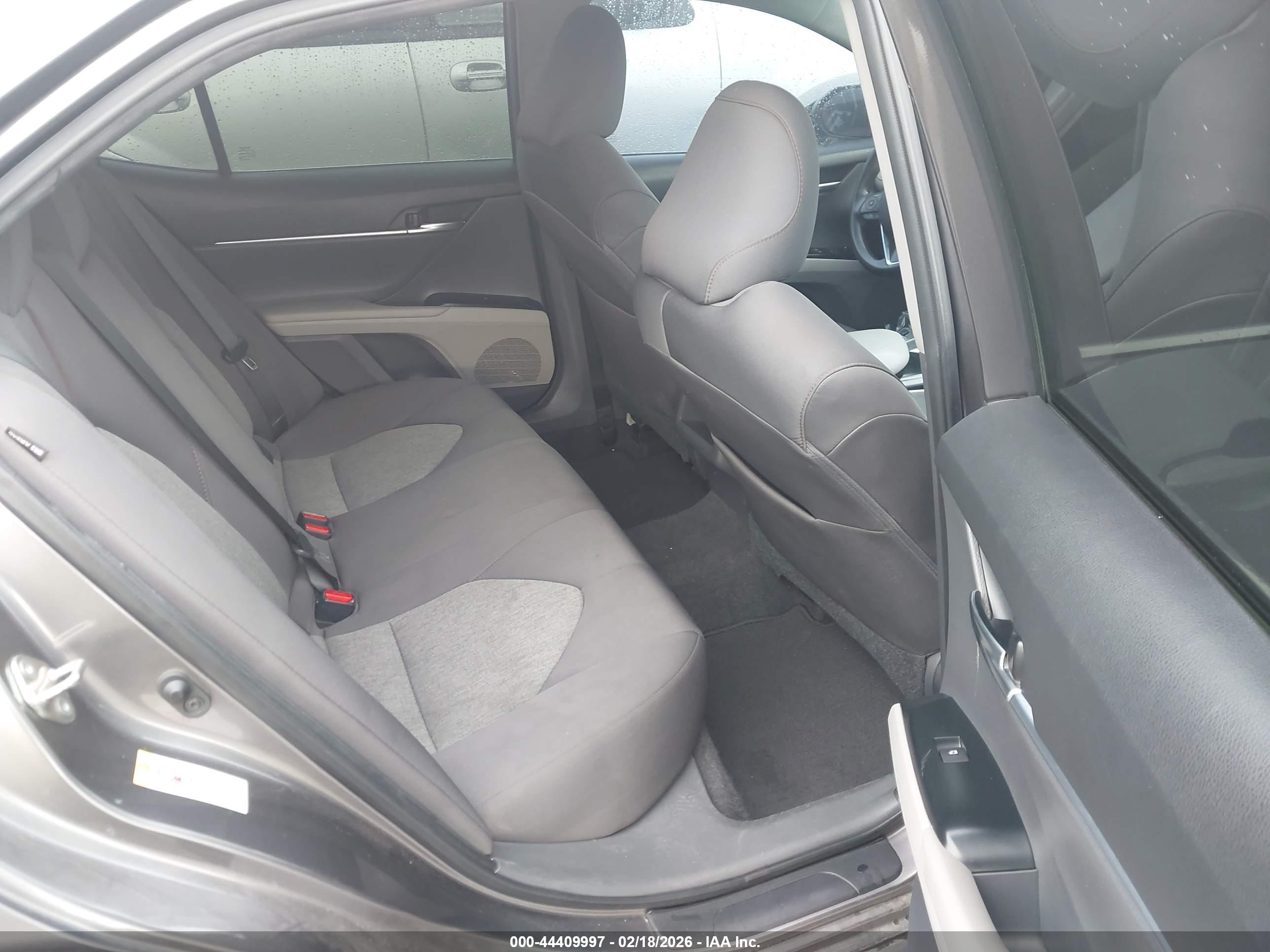 TOYOTA CAMRY image 8