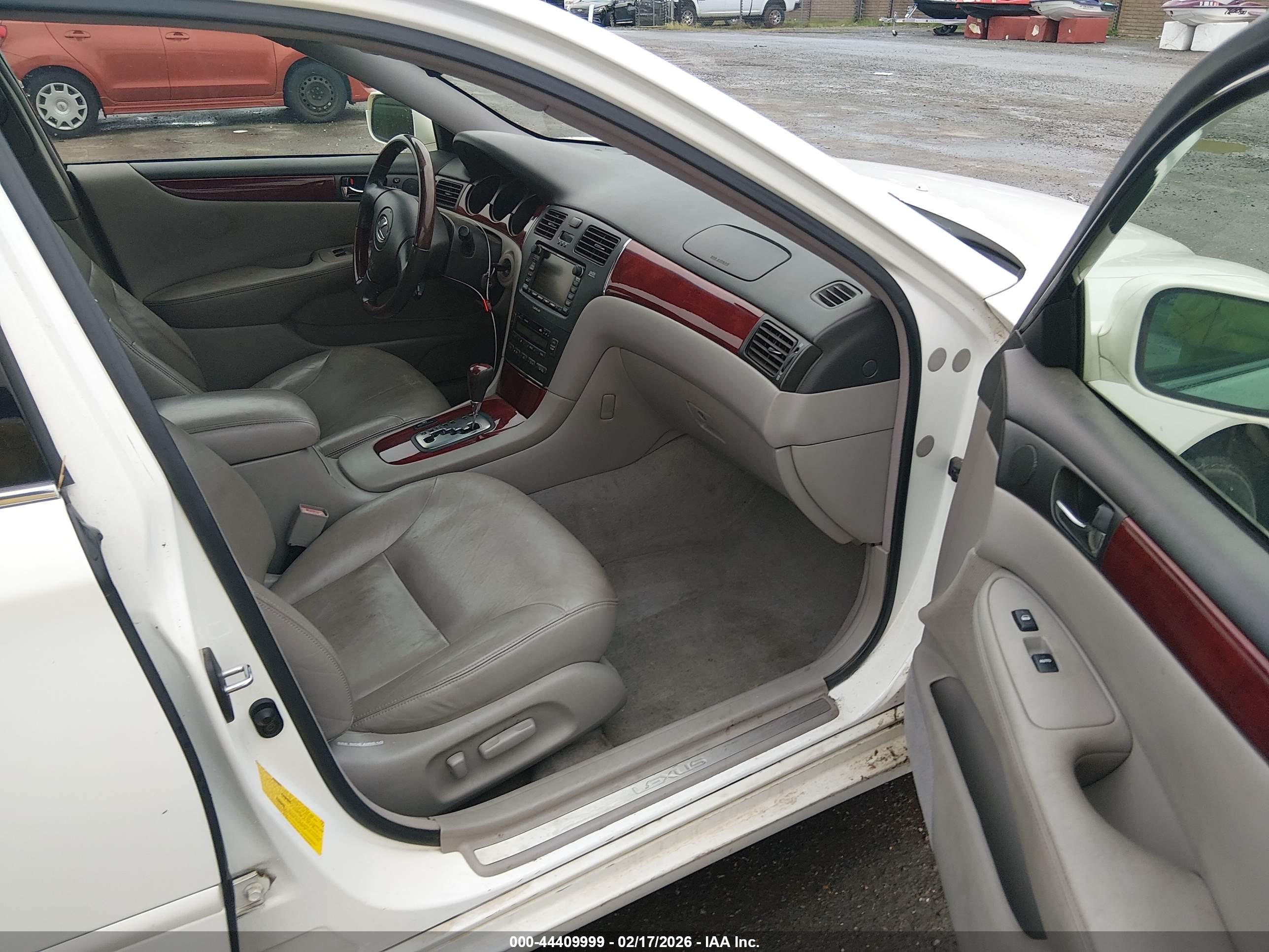 LEXUS ES image 5