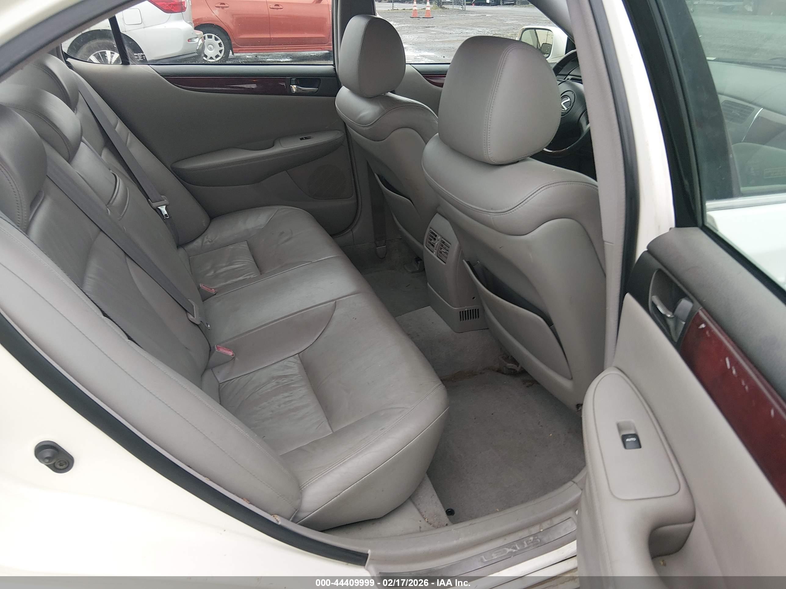 LEXUS ES image 8