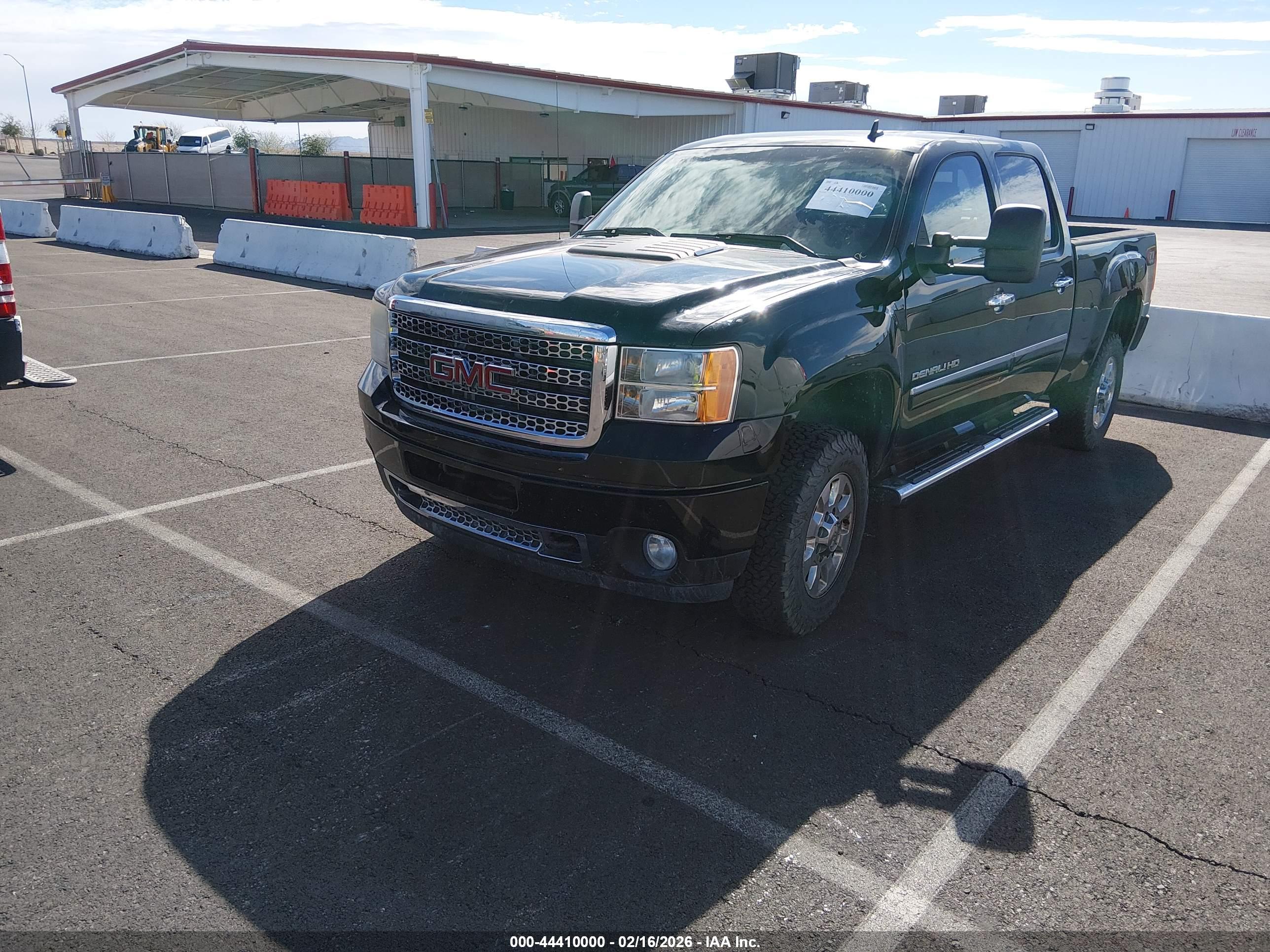 GMC SIERRA image 2