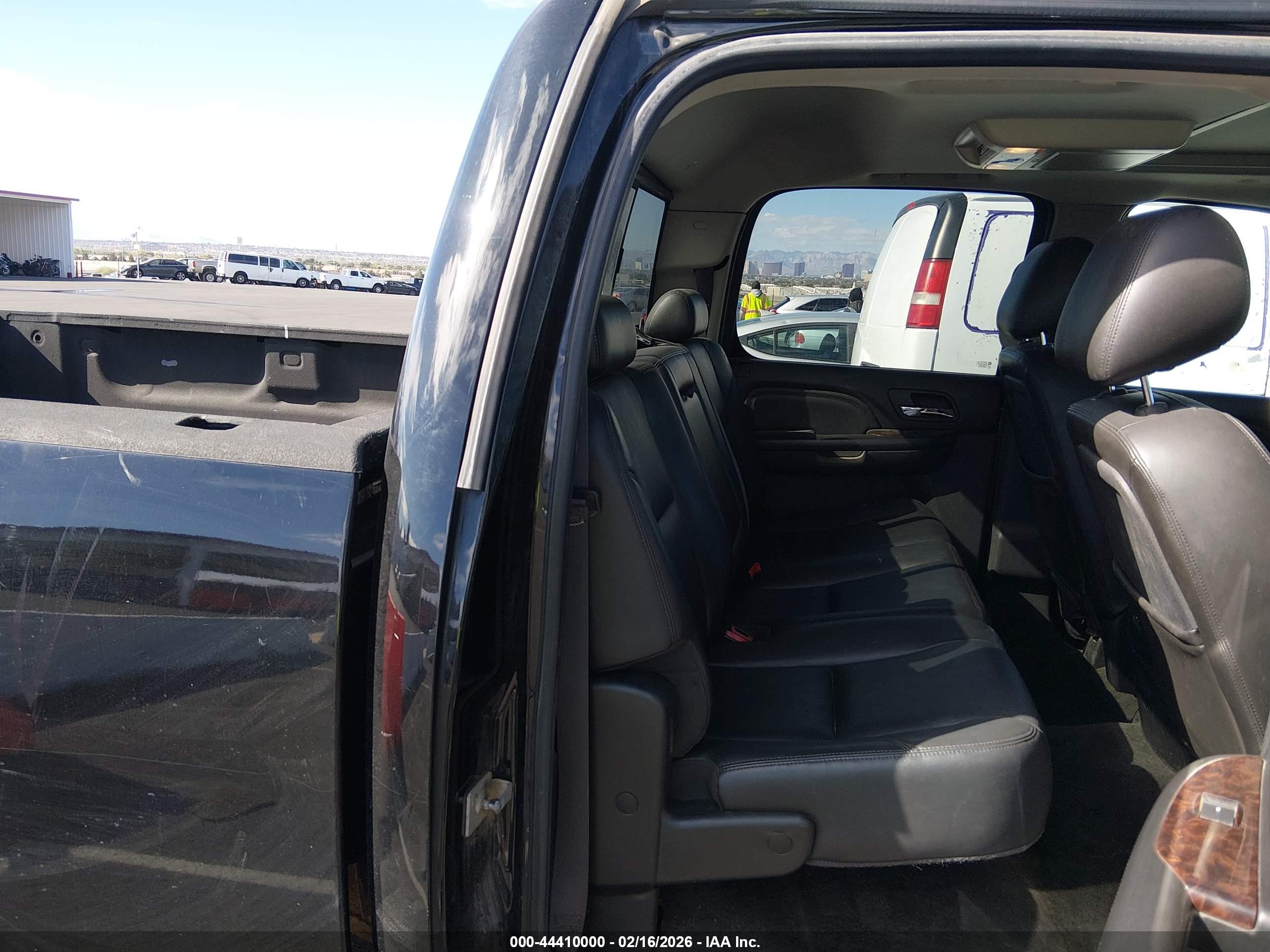 GMC SIERRA image 8