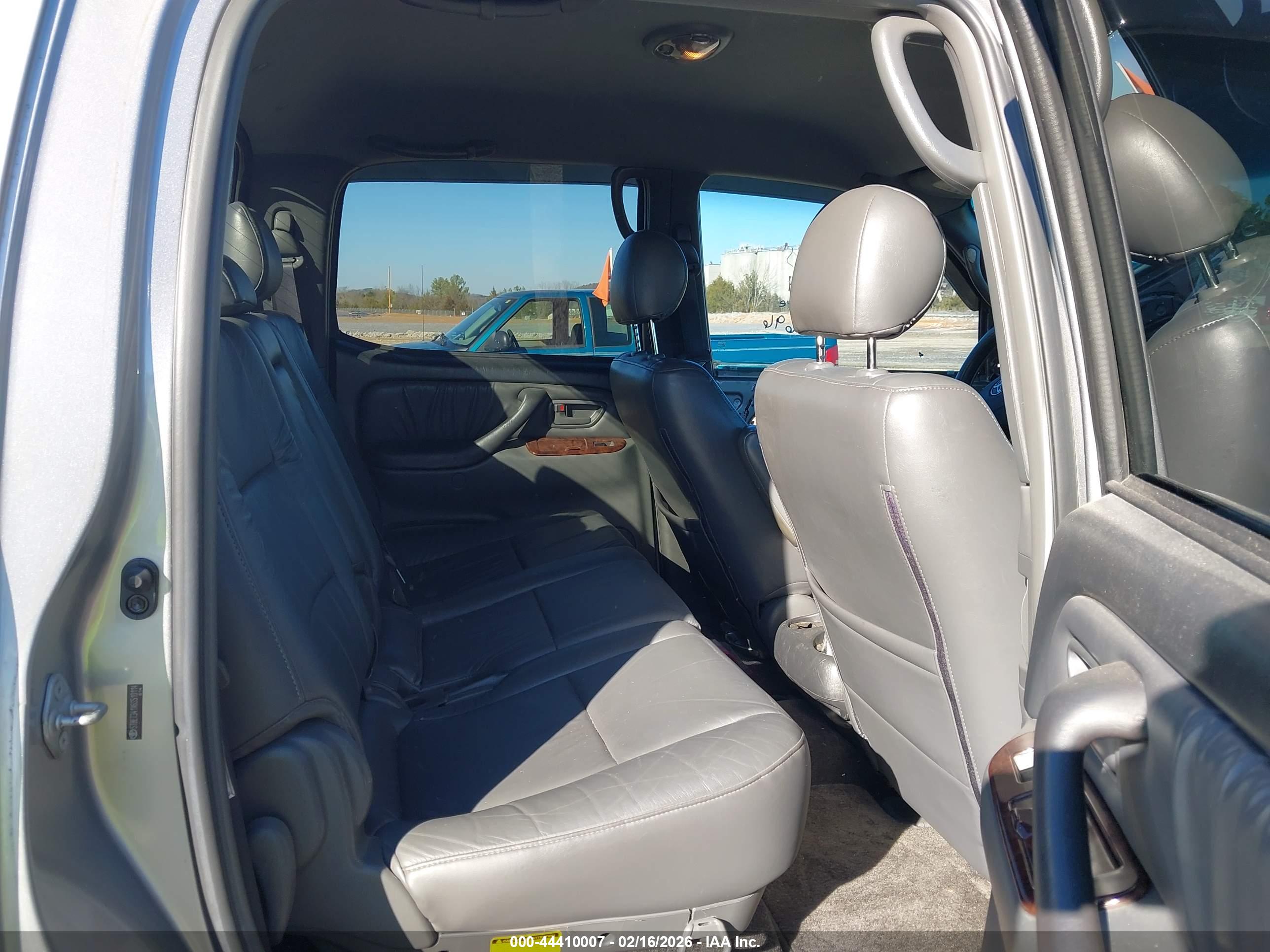TOYOTA TUNDRA image 8
