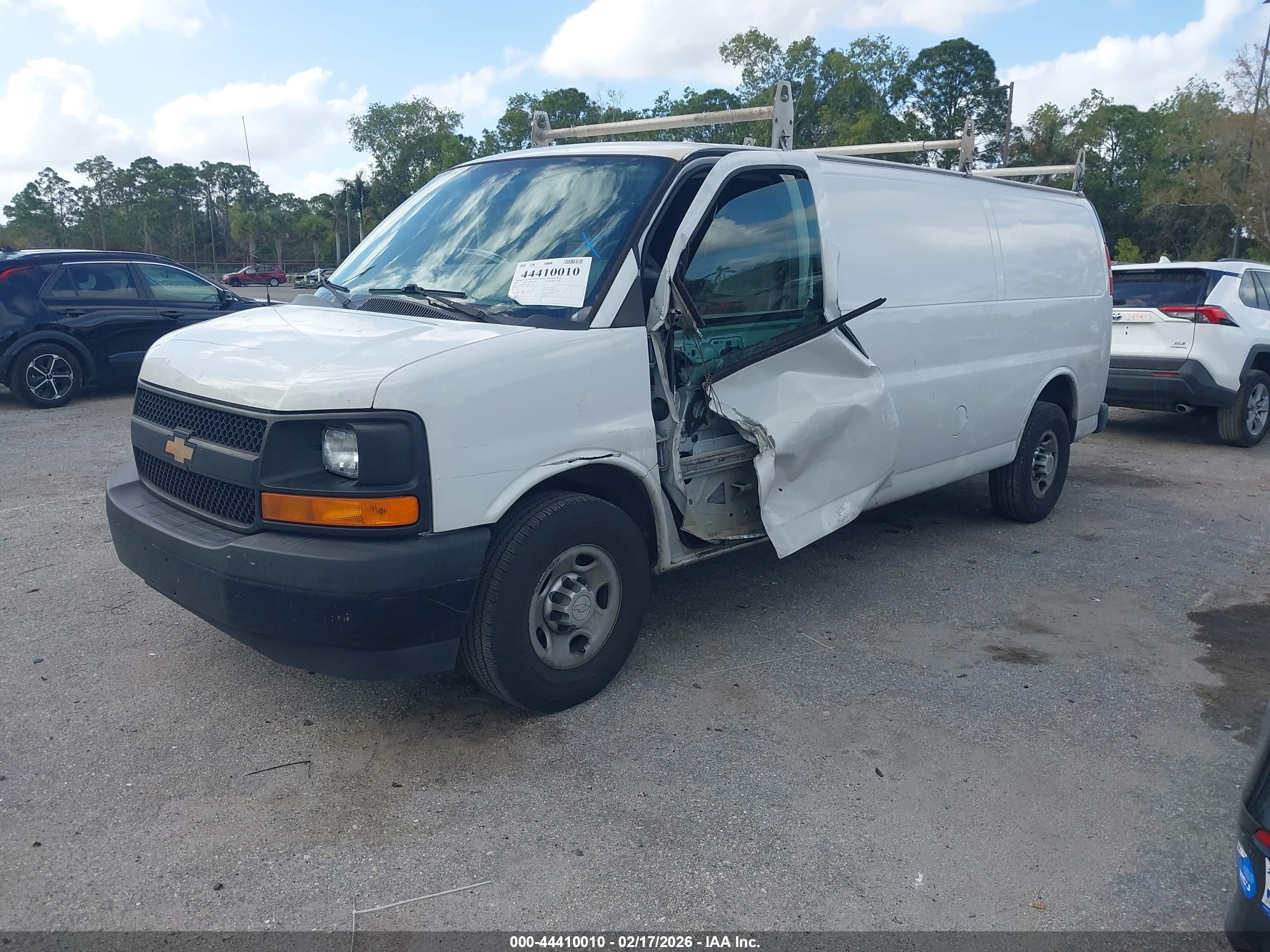 CHEVROLET EXPRESS image 2
