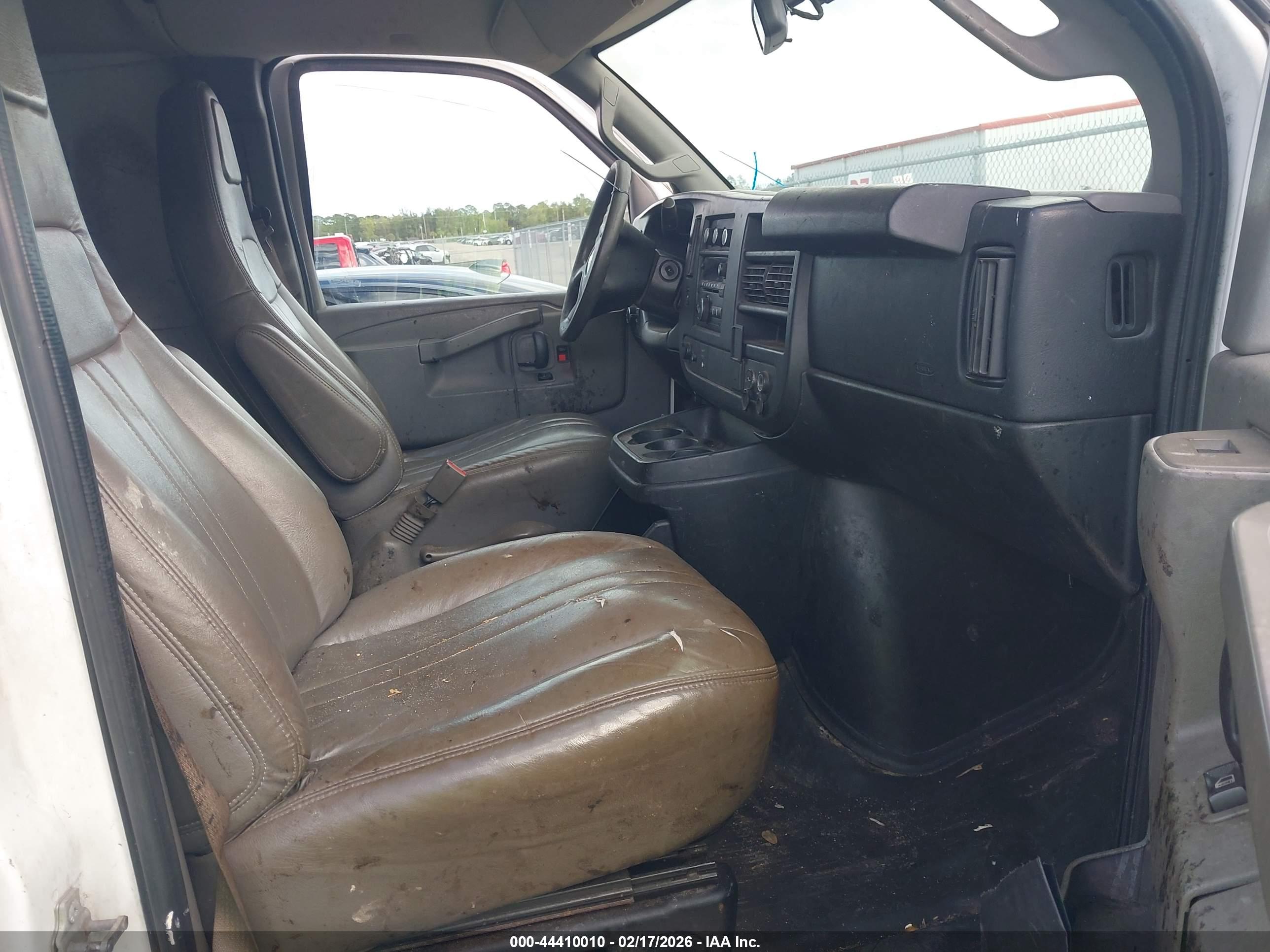 CHEVROLET EXPRESS image 5