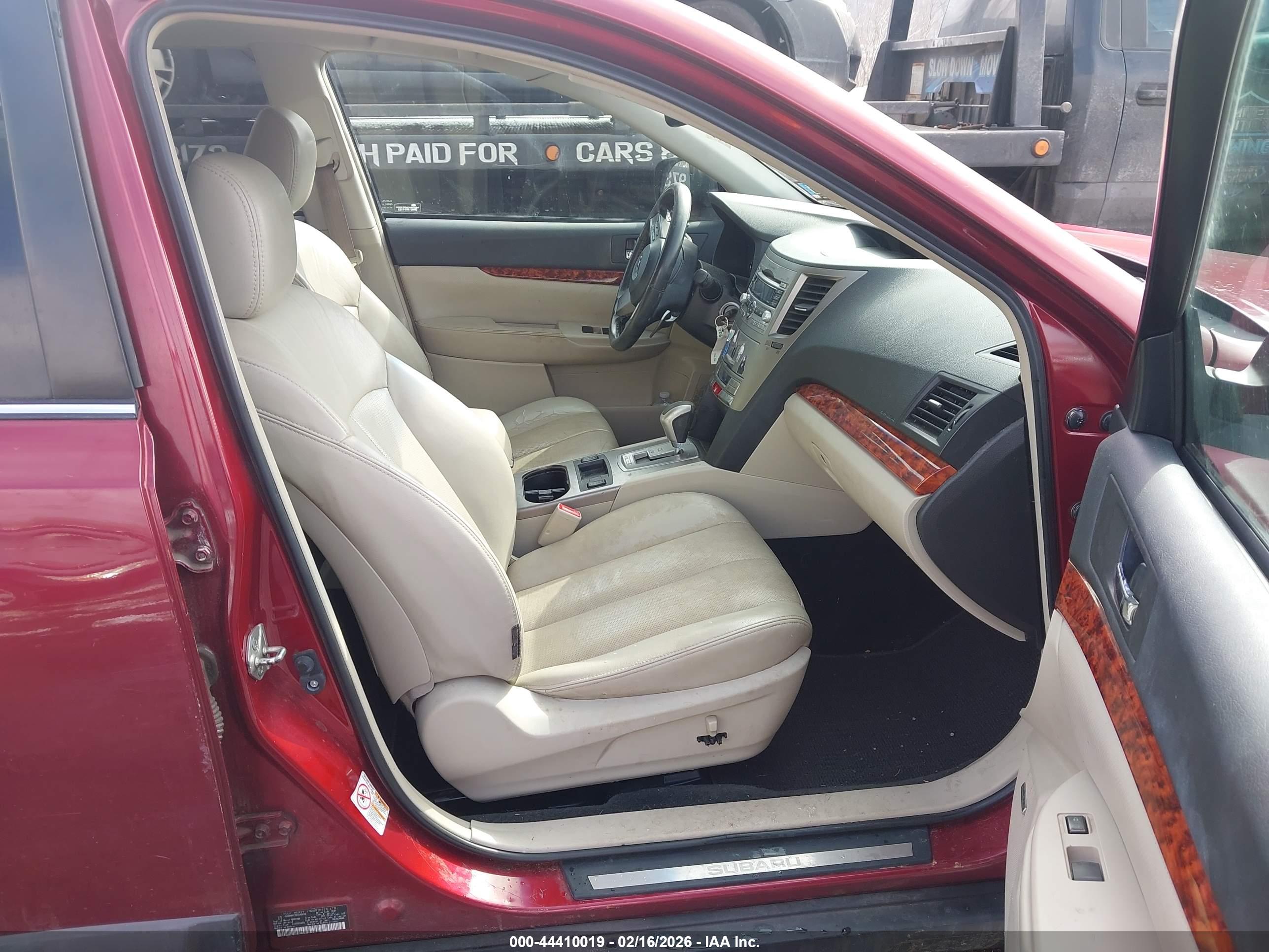 SUBARU OUTBACK image 5