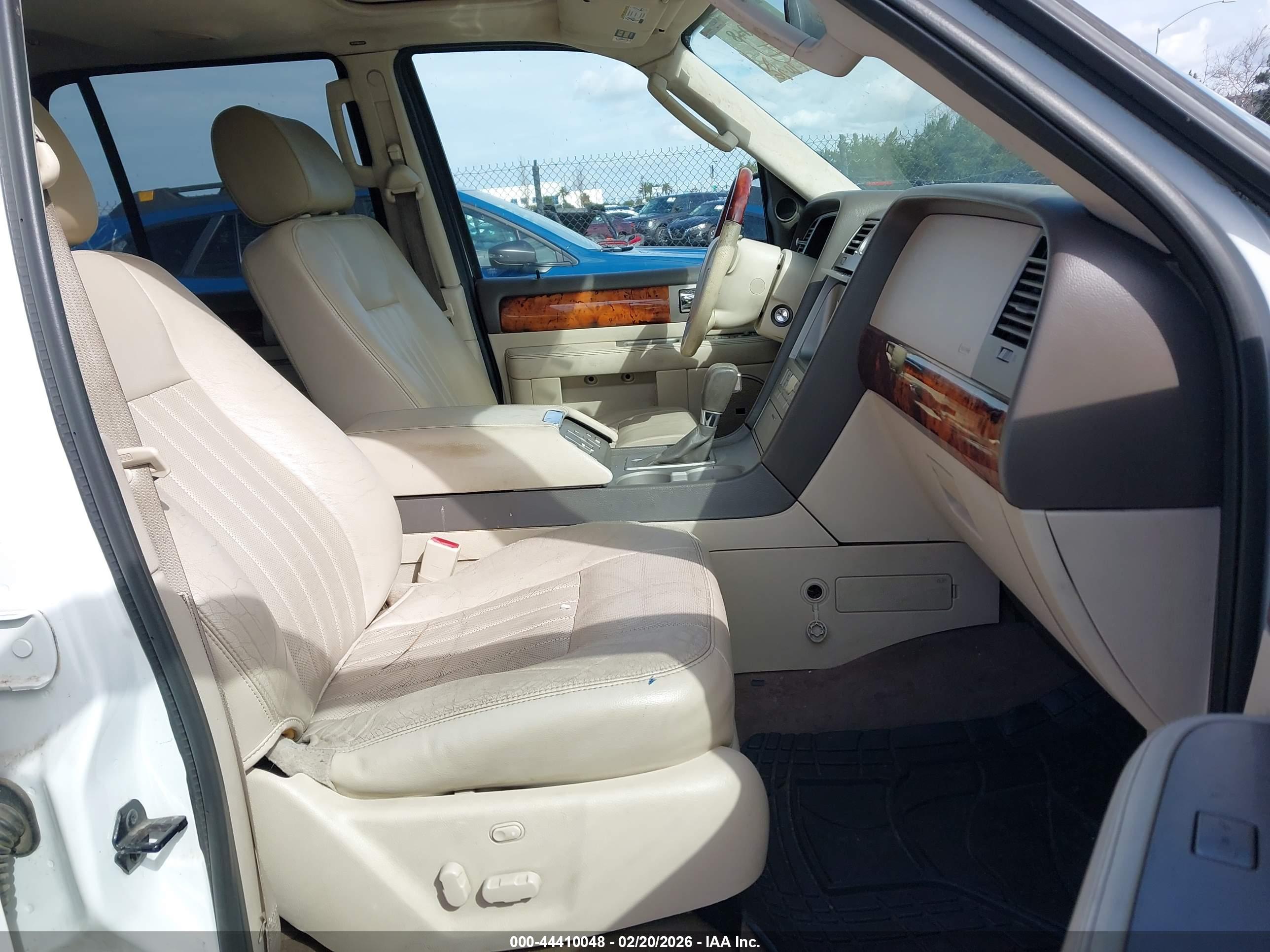 LINCOLN NAVIGATOR image 5