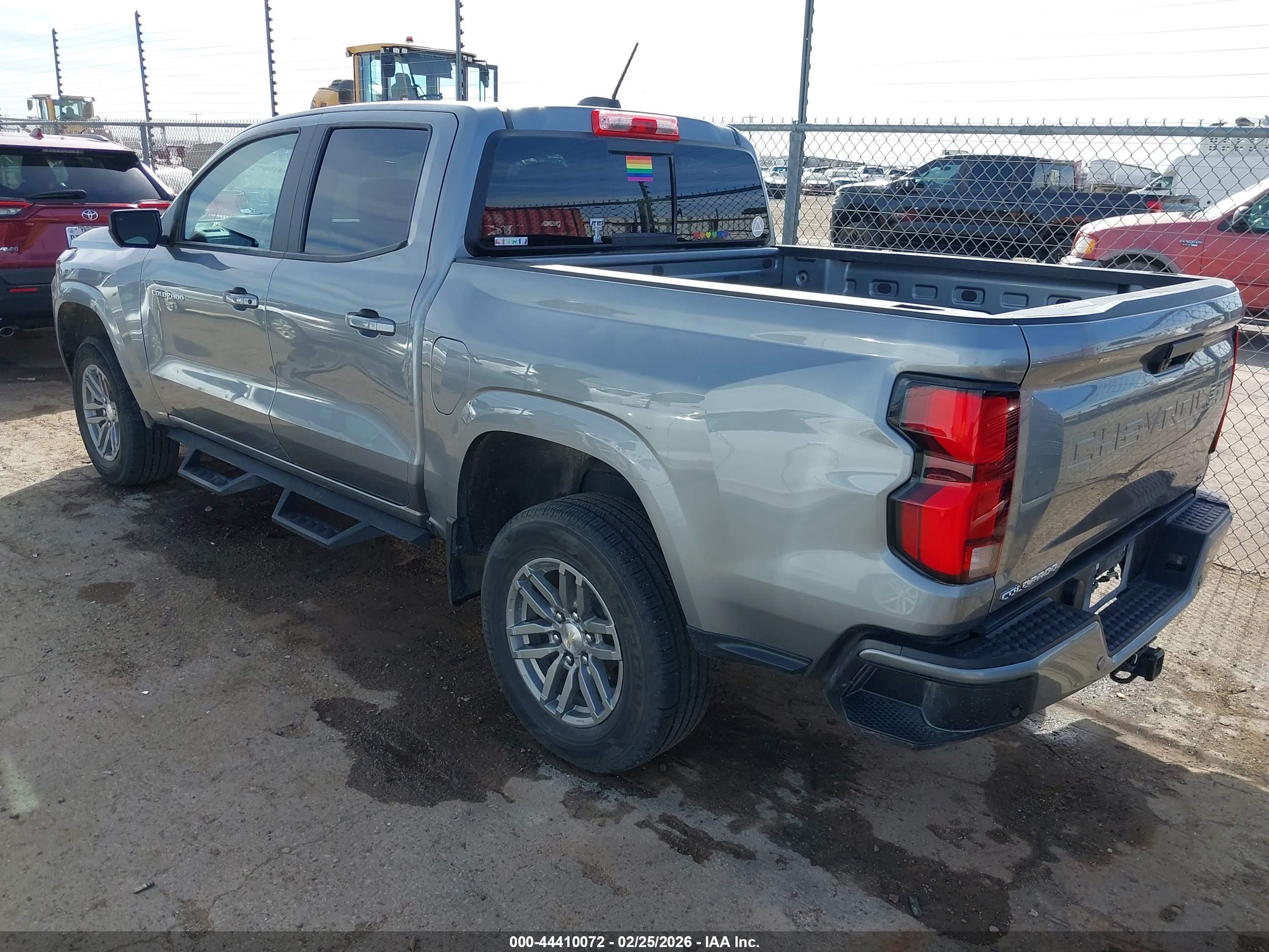 CHEVROLET COLORADO image 3