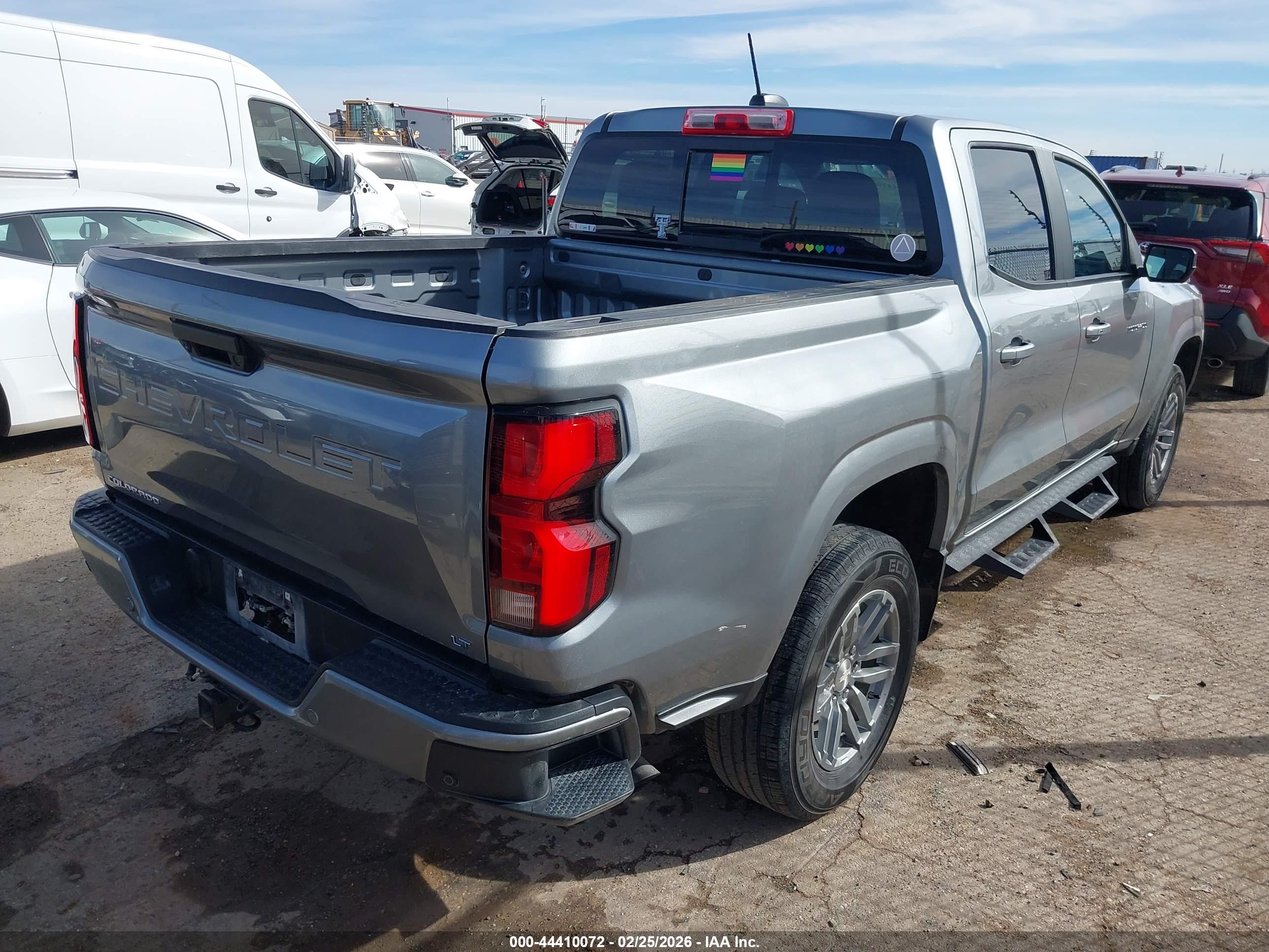 CHEVROLET COLORADO image 4