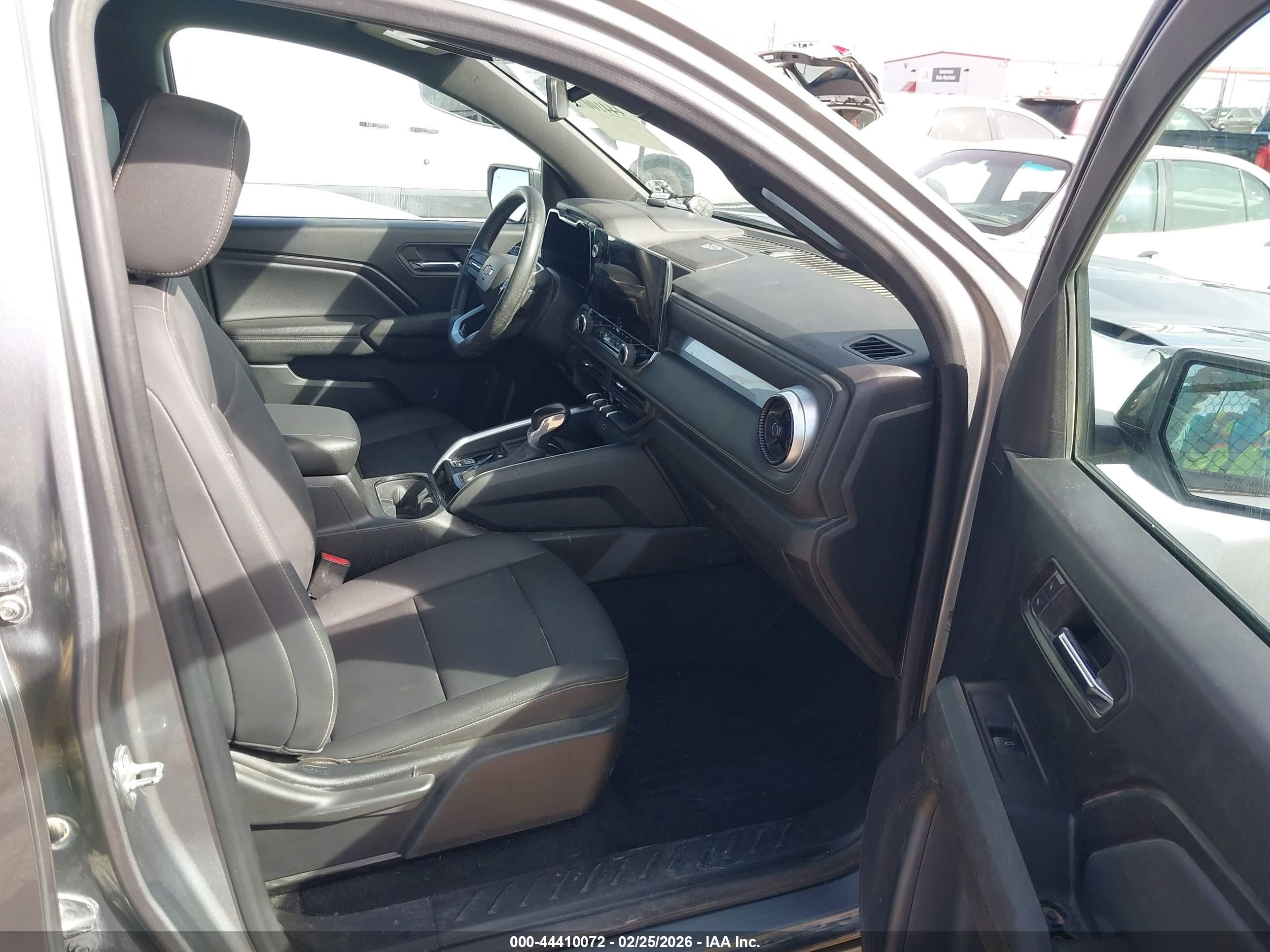 CHEVROLET COLORADO image 5