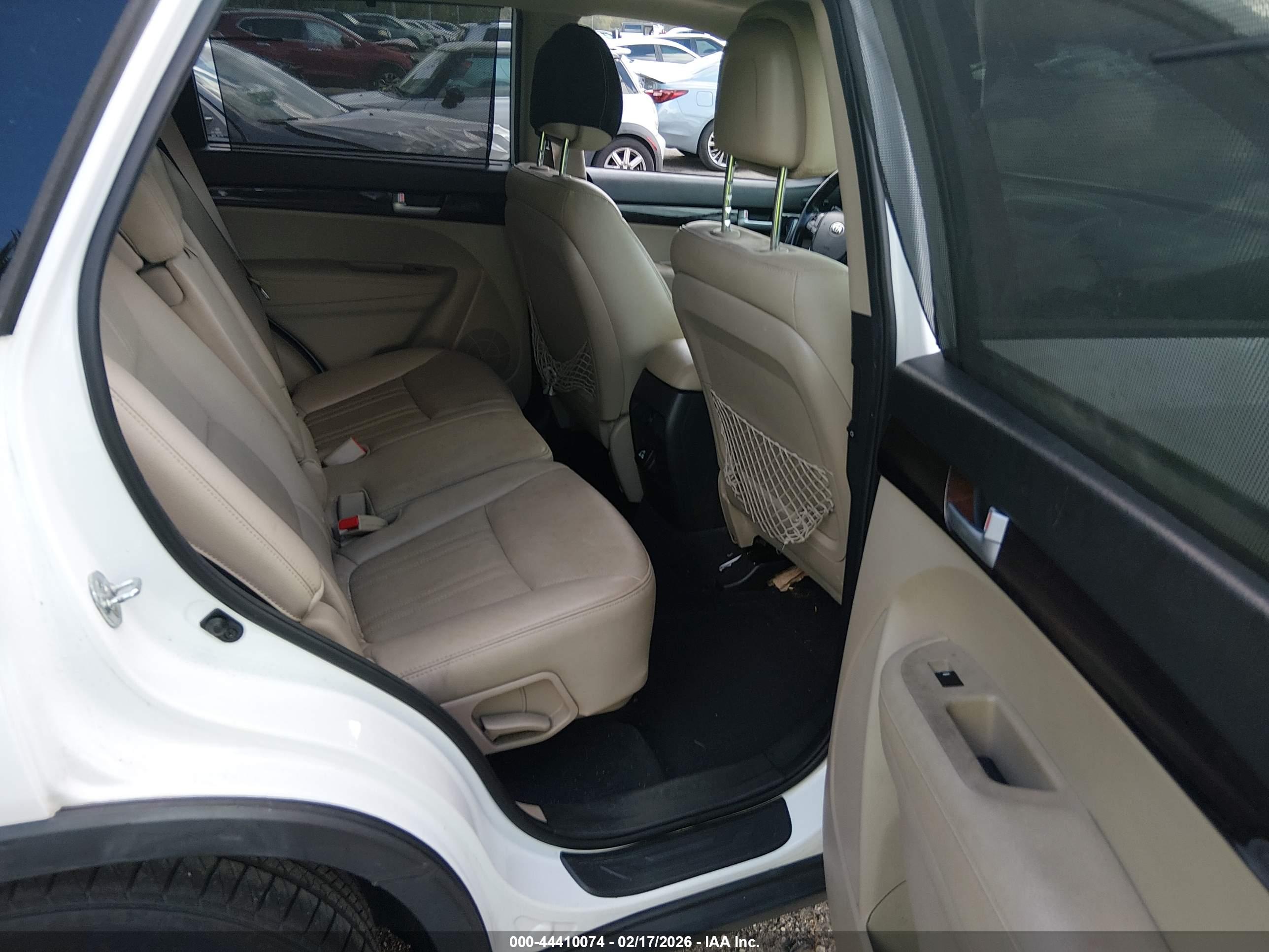 KIA SORENTO image 8